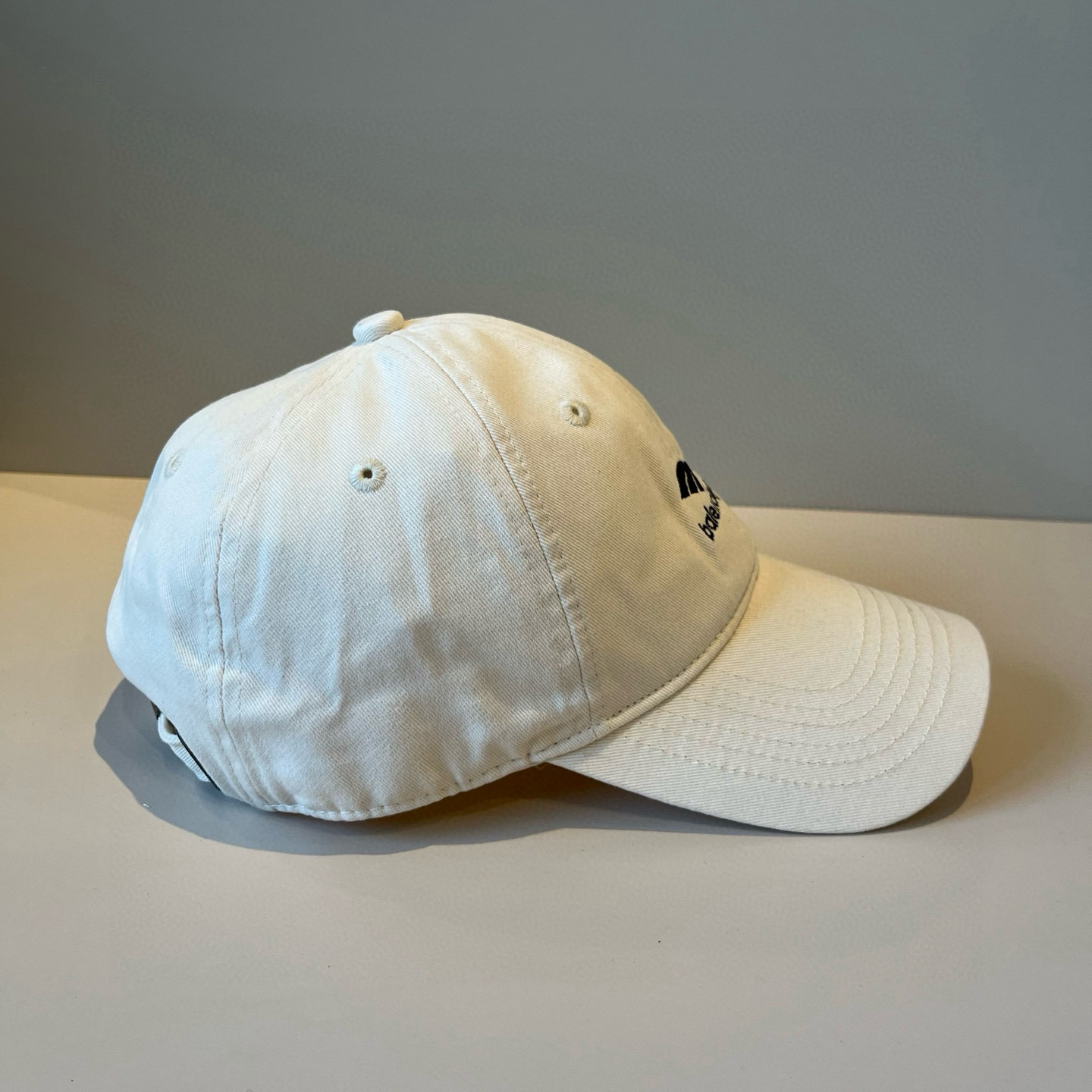  BALENCIAGA巴黎世家新款logo棒球帽，很酷的色系，男女佩戴都有不同style，第一批抢先出货