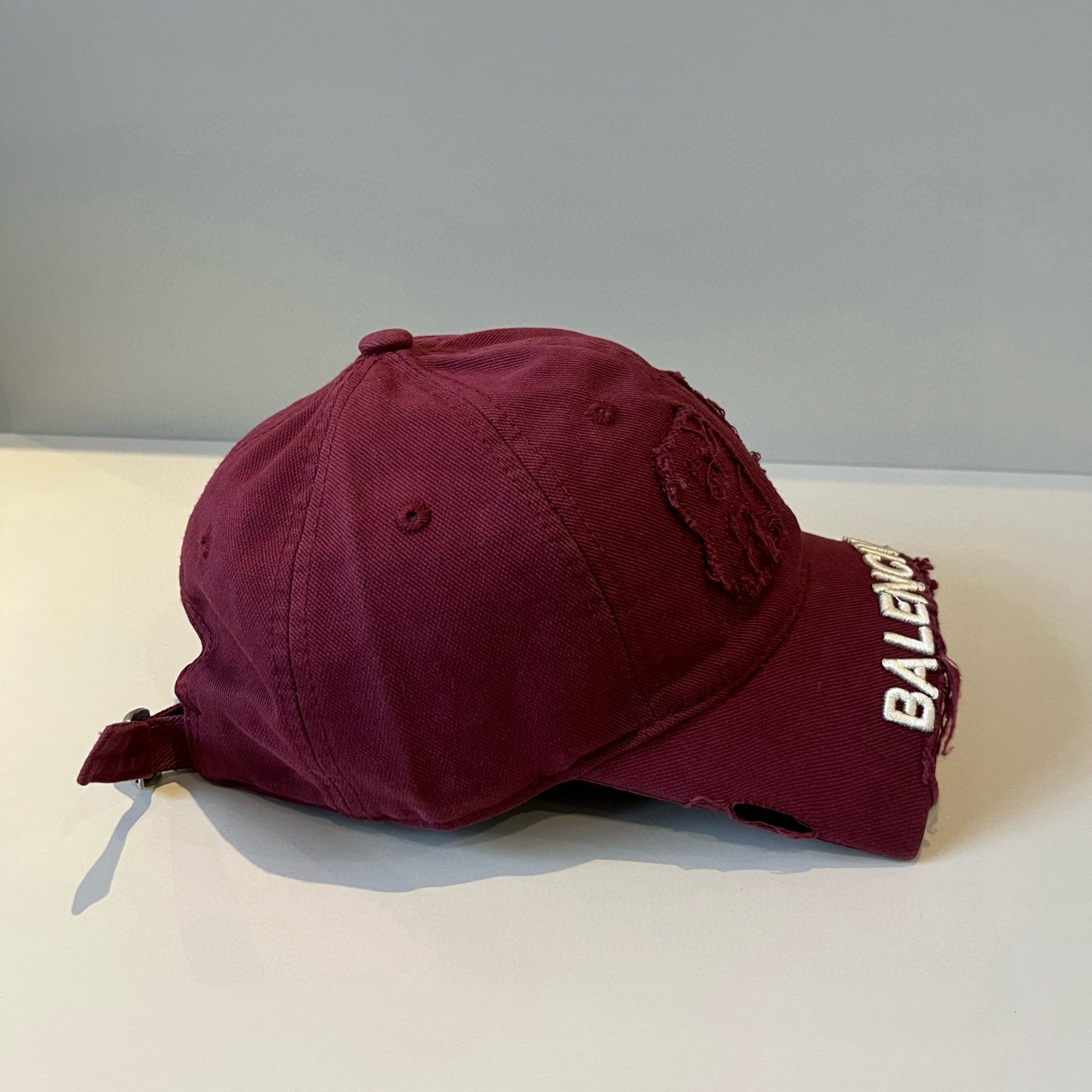  BALENCIAGA巴黎世家新款logo棒球帽，很酷的色系，男女佩戴都有不同style，第一批抢先出货