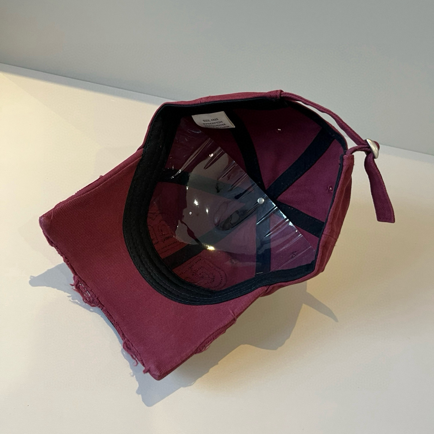  BALENCIAGA巴黎世家新款logo棒球帽，很酷的色系，男女佩戴都有不同style，第一批抢先出货