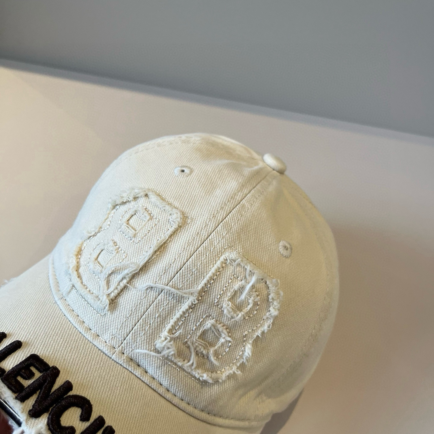  BALENCIAGA巴黎世家新款logo棒球帽，很酷的色系，男女佩戴都有不同style，第一批抢先出货