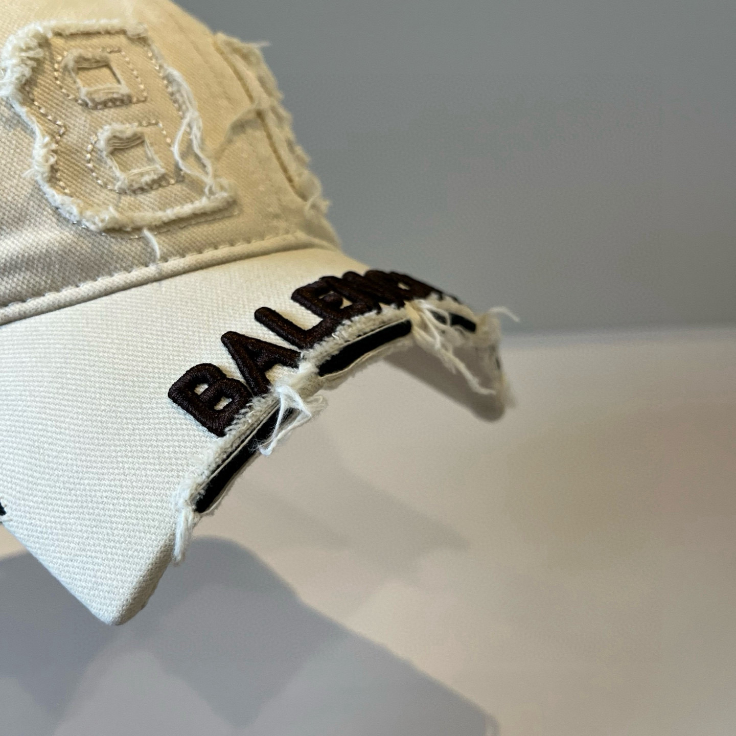  BALENCIAGA巴黎世家新款logo棒球帽，很酷的色系，男女佩戴都有不同style，第一批抢先出货