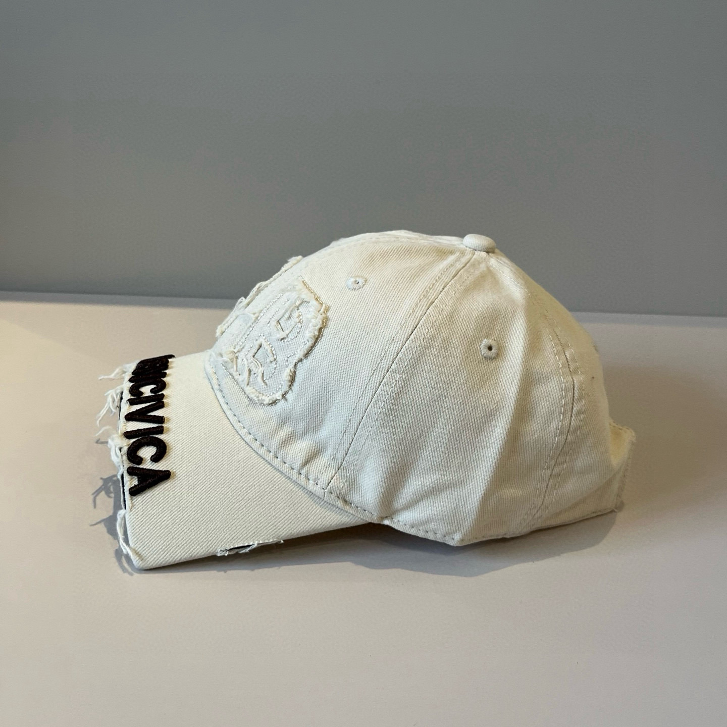  BALENCIAGA巴黎世家新款logo棒球帽，很酷的色系，男女佩戴都有不同style，第一批抢先出货