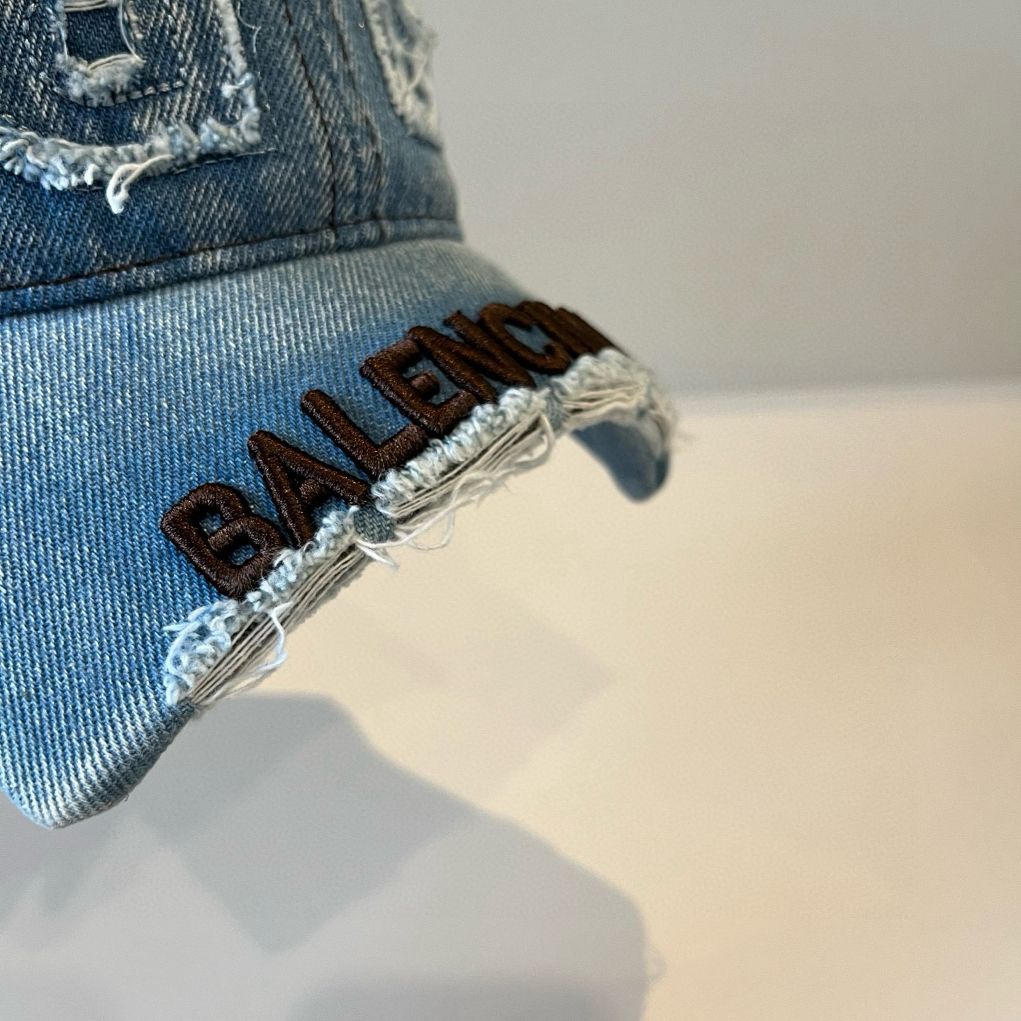  BALENCIAGA巴黎世家新款logo棒球帽，很酷的色系，男女佩戴都有不同style，第一批抢先出货