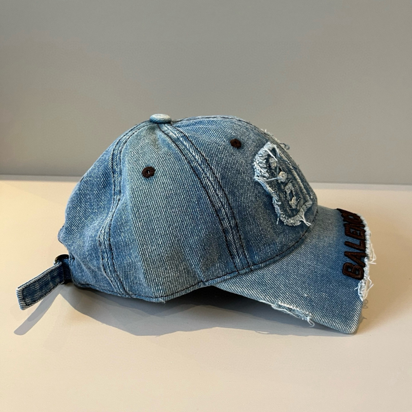  BALENCIAGA巴黎世家新款logo棒球帽，很酷的色系，男女佩戴都有不同style，第一批抢先出货