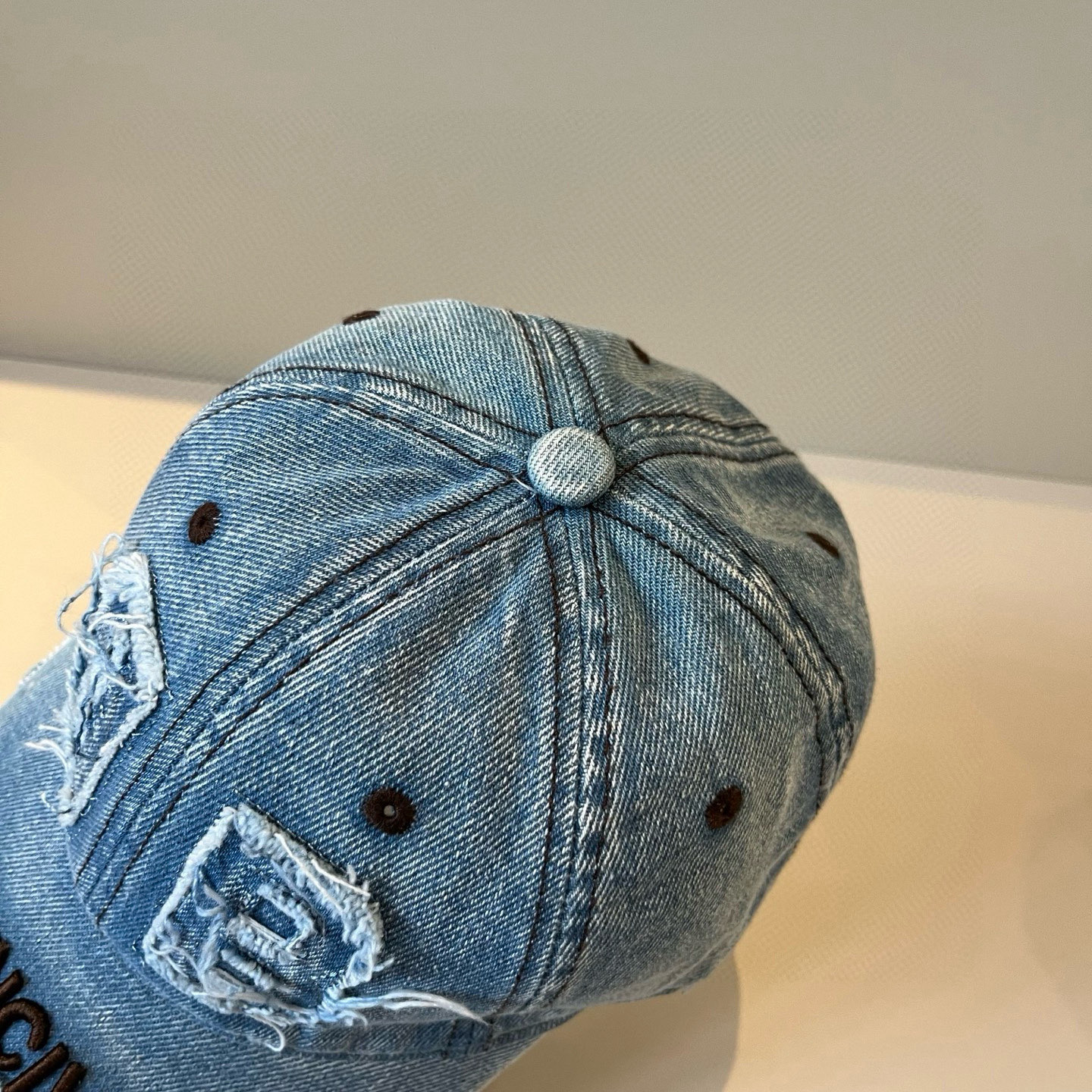  BALENCIAGA巴黎世家新款logo棒球帽，很酷的色系，男女佩戴都有不同style，第一批抢先出货