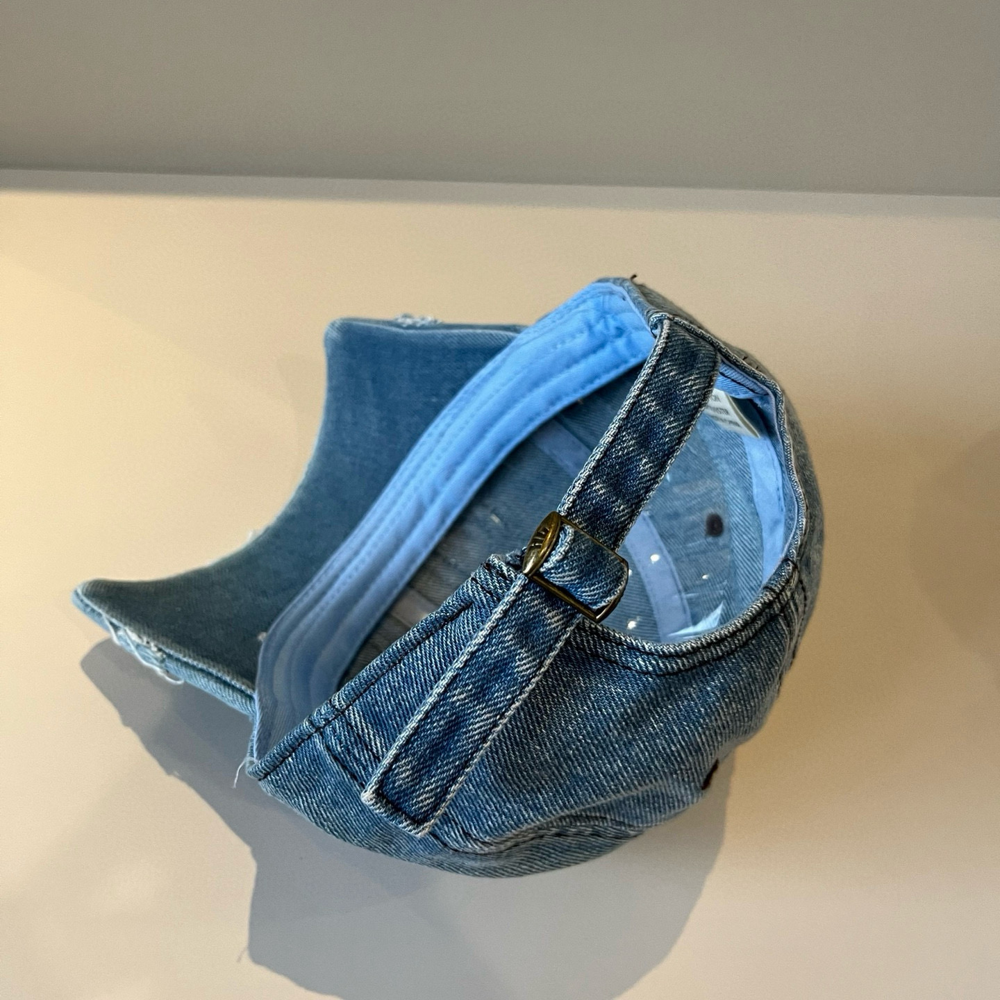  BALENCIAGA巴黎世家新款logo棒球帽，很酷的色系，男女佩戴都有不同style，第一批抢先出货