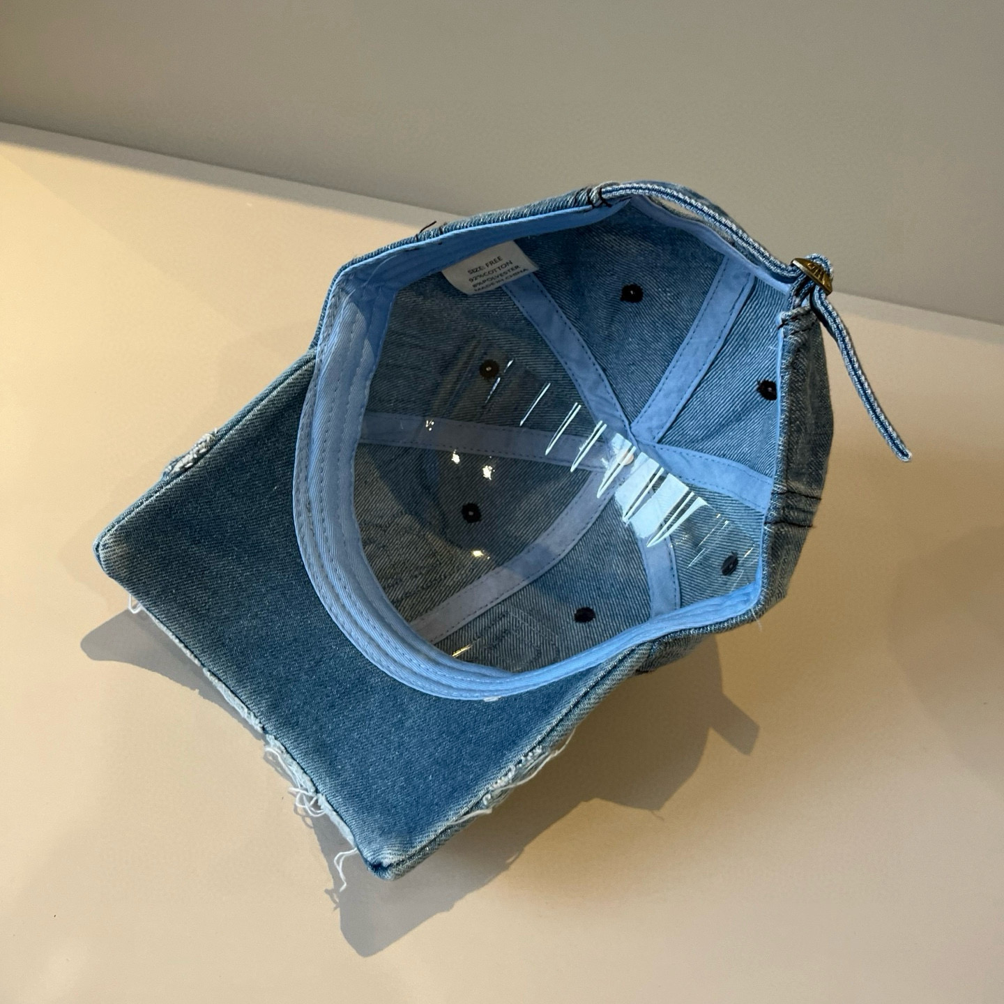  BALENCIAGA巴黎世家新款logo棒球帽，很酷的色系，男女佩戴都有不同style，第一批抢先出货