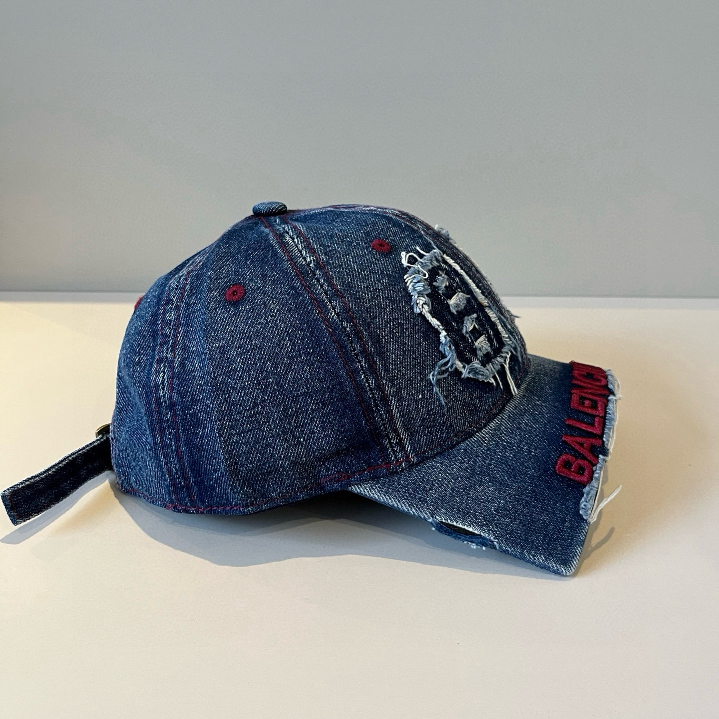  BALENCIAGA巴黎世家新款logo棒球帽，很酷的色系，男女佩戴都有不同style，第一批抢先出货