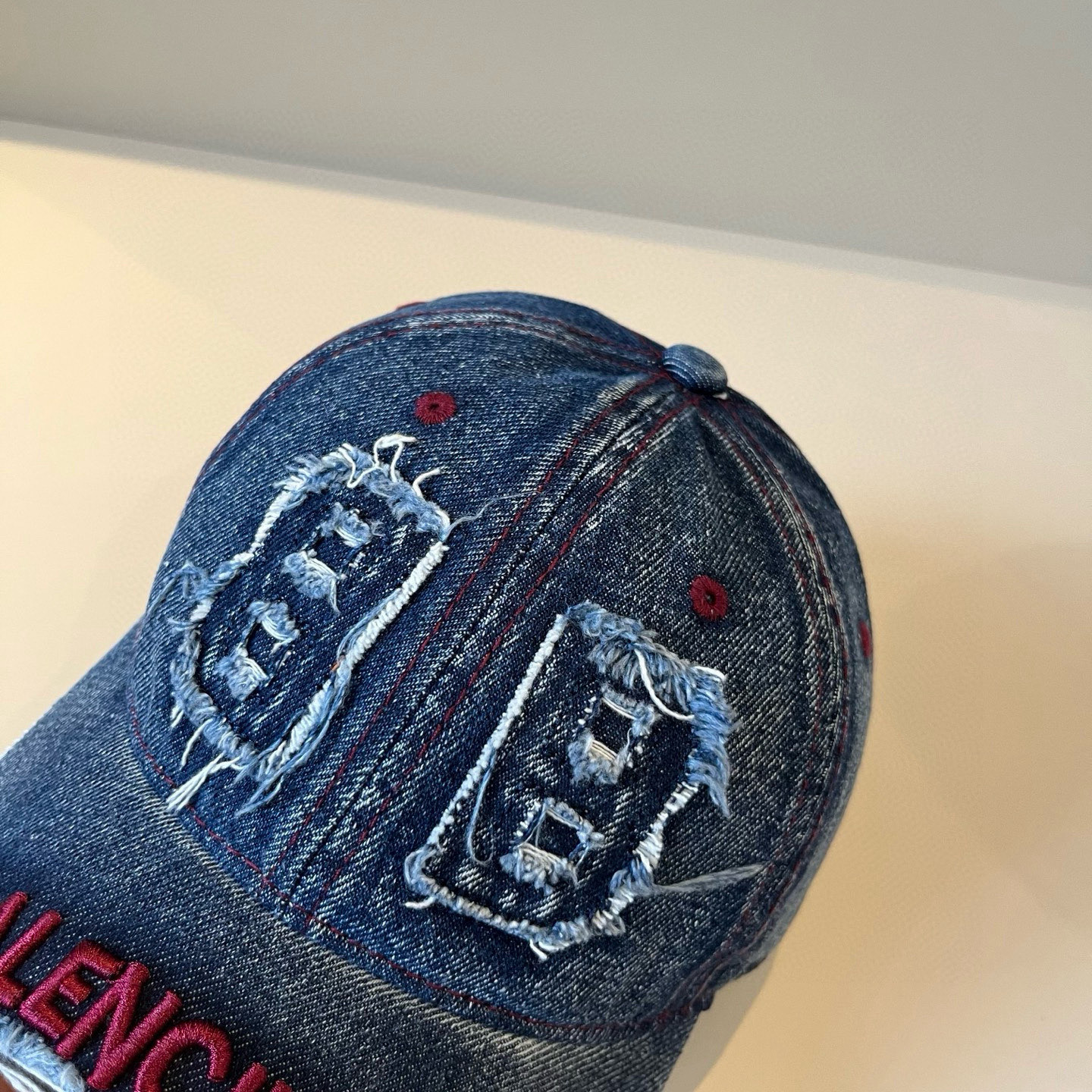  BALENCIAGA巴黎世家新款logo棒球帽，很酷的色系，男女佩戴都有不同style，第一批抢先出货