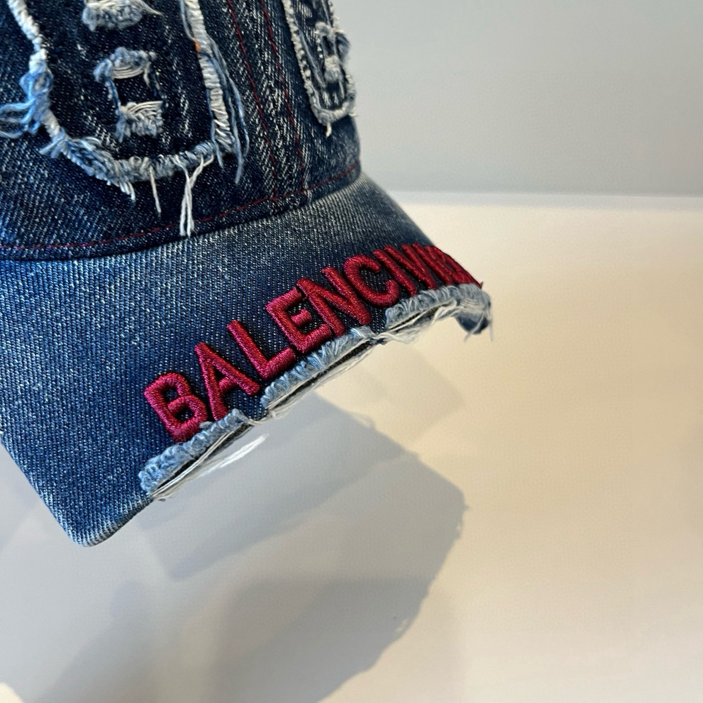  BALENCIAGA巴黎世家新款logo棒球帽，很酷的色系，男女佩戴都有不同style，第一批抢先出货