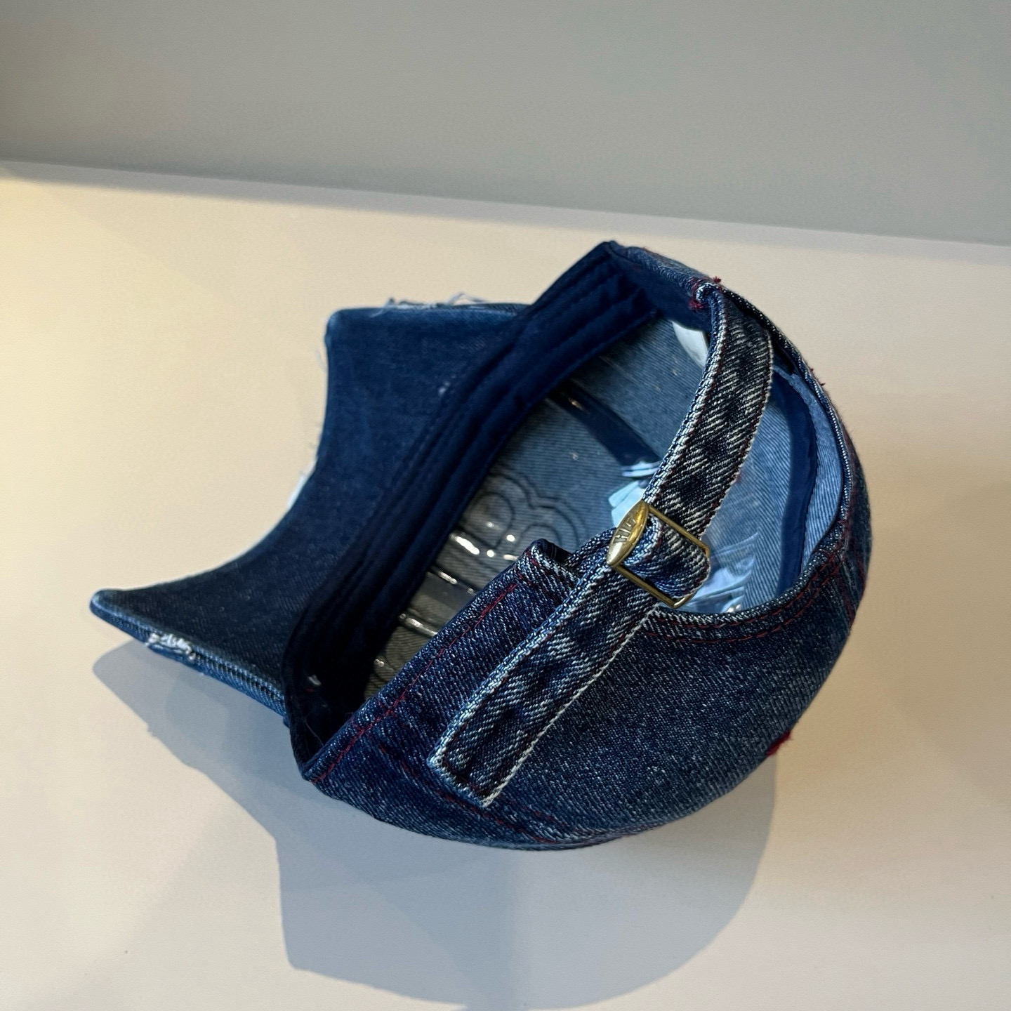  BALENCIAGA巴黎世家新款logo棒球帽，很酷的色系，男女佩戴都有不同style，第一批抢先出货