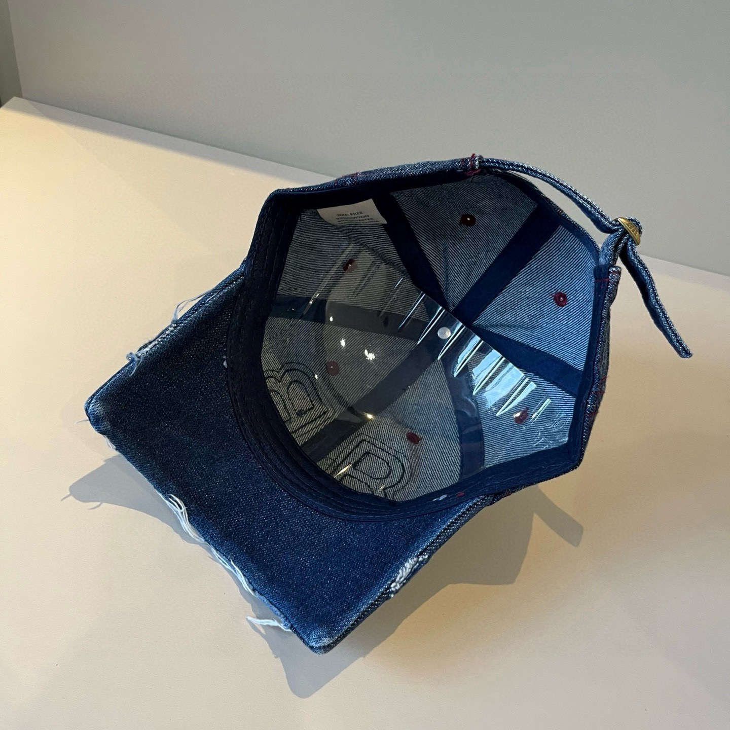  BALENCIAGA巴黎世家新款logo棒球帽，很酷的色系，男女佩戴都有不同style，第一批抢先出货