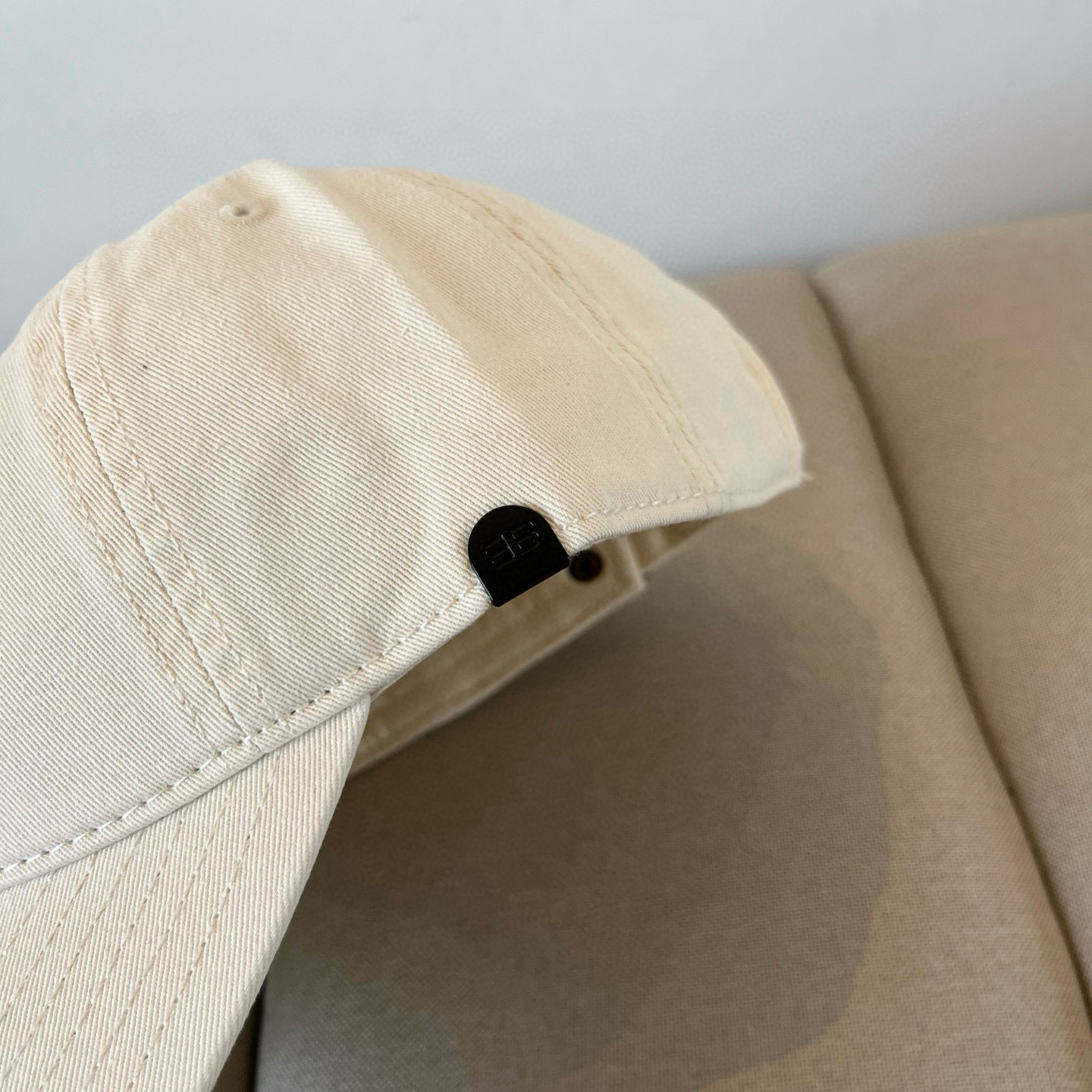  BALENCIAGA巴黎世家新款logo棒球帽，很酷的色系，男女佩戴都有不同style，第一批抢先出货