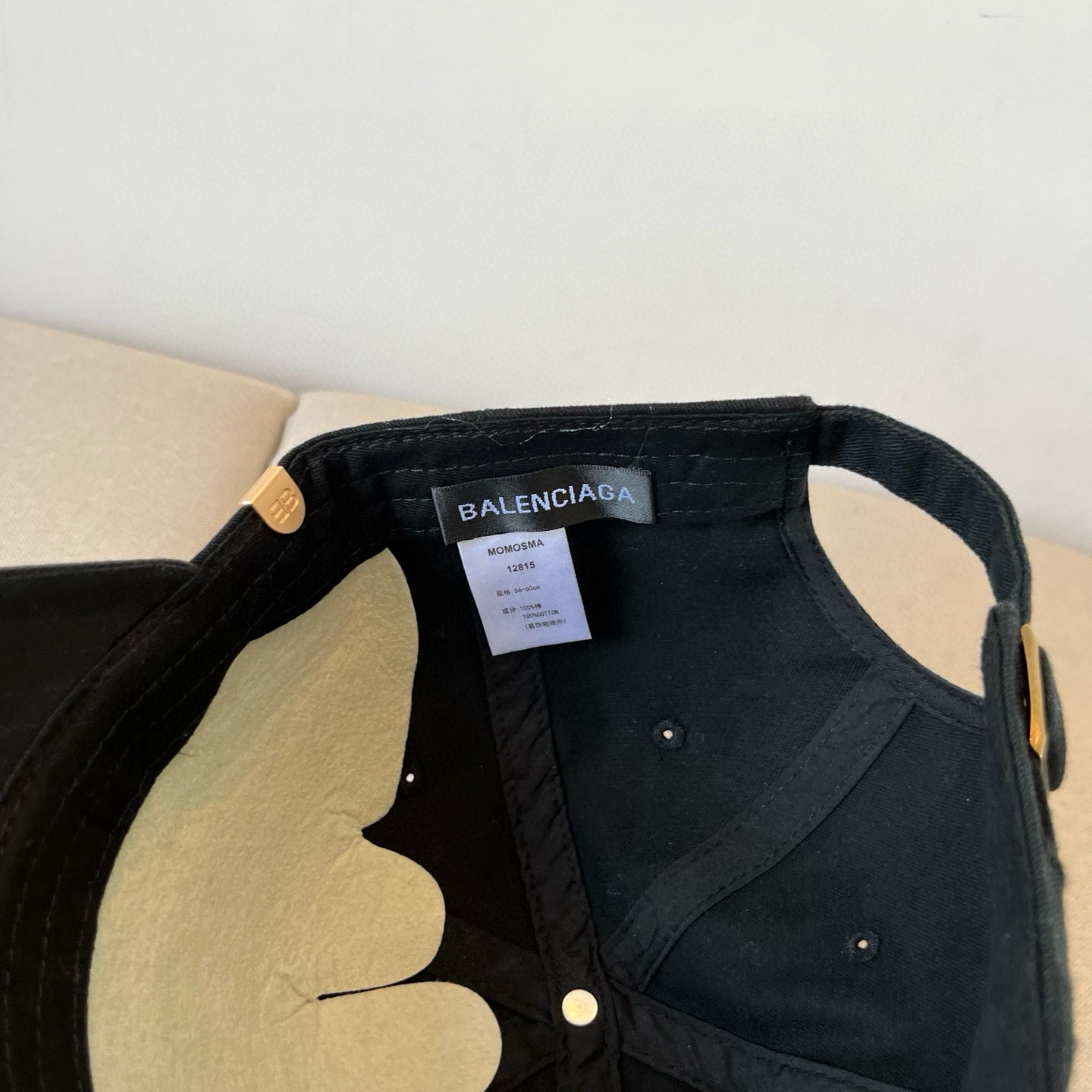  BALENCIAGA巴黎世家新款logo棒球帽，很酷的色系，男女佩戴都有不同style，第一批抢先出货