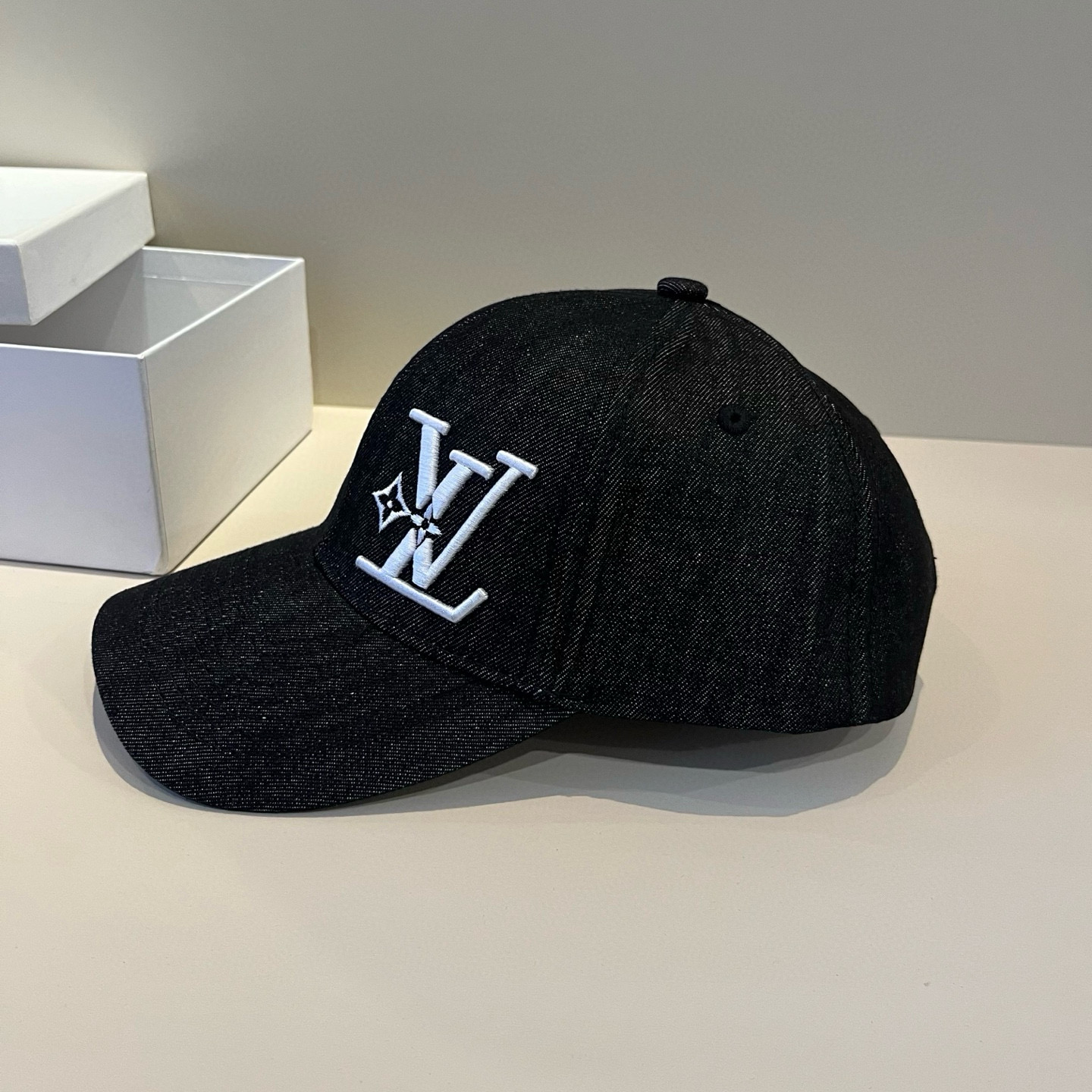 🧢路易威登棒球帽 LouisVuitton😍新款LV棒球帽，重工打造♥️高端大气，百搭款🤗男女通用！跑量