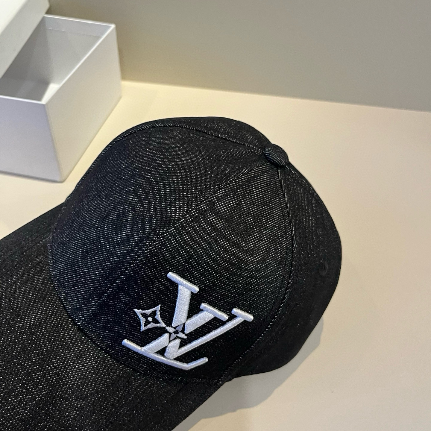 🧢路易威登棒球帽 LouisVuitton😍新款LV棒球帽，重工打造♥️高端大气，百搭款🤗男女通用！跑量