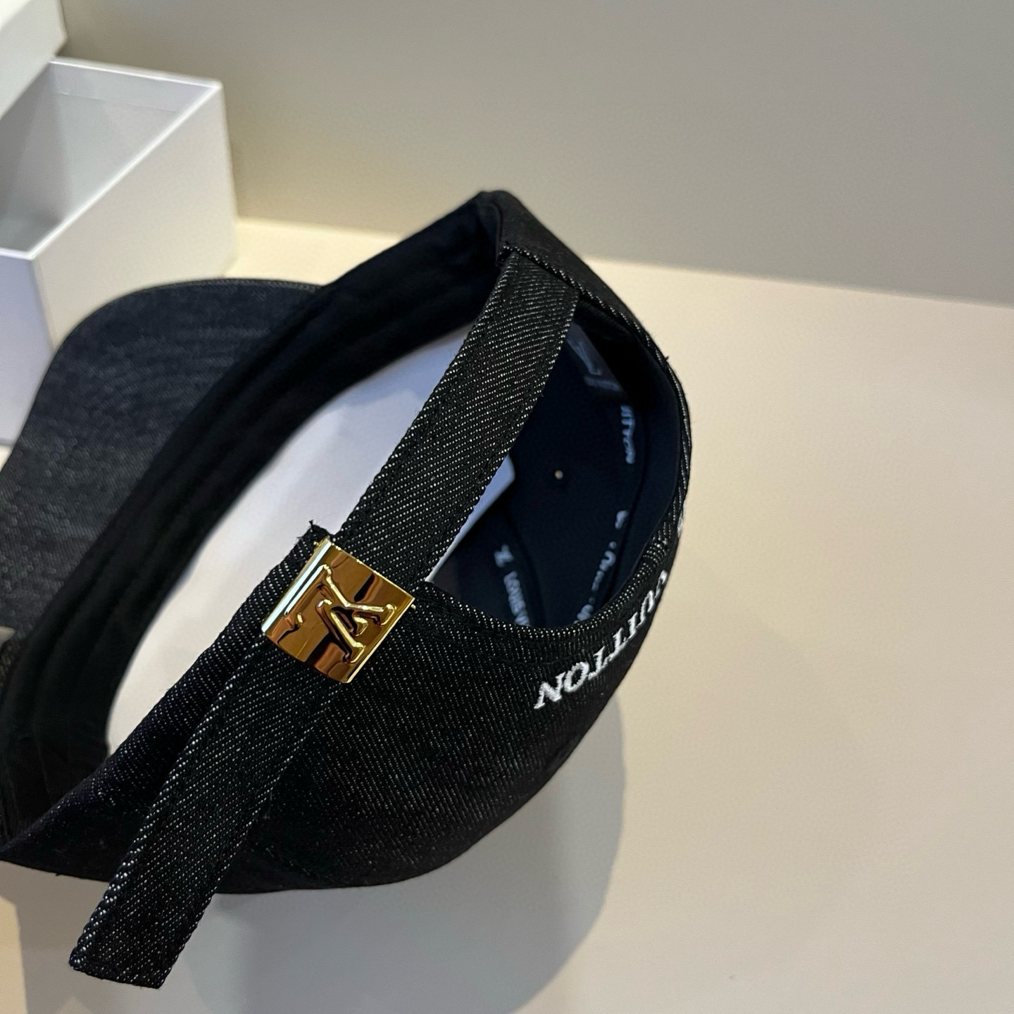 🧢路易威登棒球帽 LouisVuitton😍新款LV棒球帽，重工打造♥️高端大气，百搭款🤗男女通用！跑量