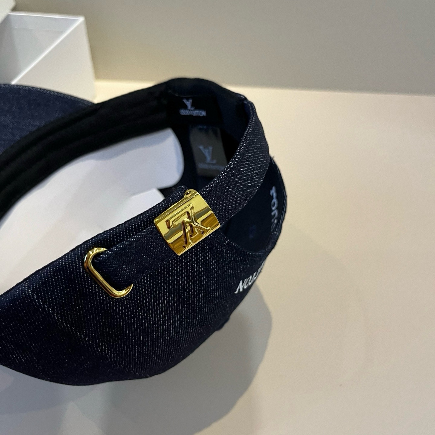 🧢路易威登棒球帽 LouisVuitton😍新款LV棒球帽，重工打造♥️高端大气，百搭款🤗男女通用！跑量