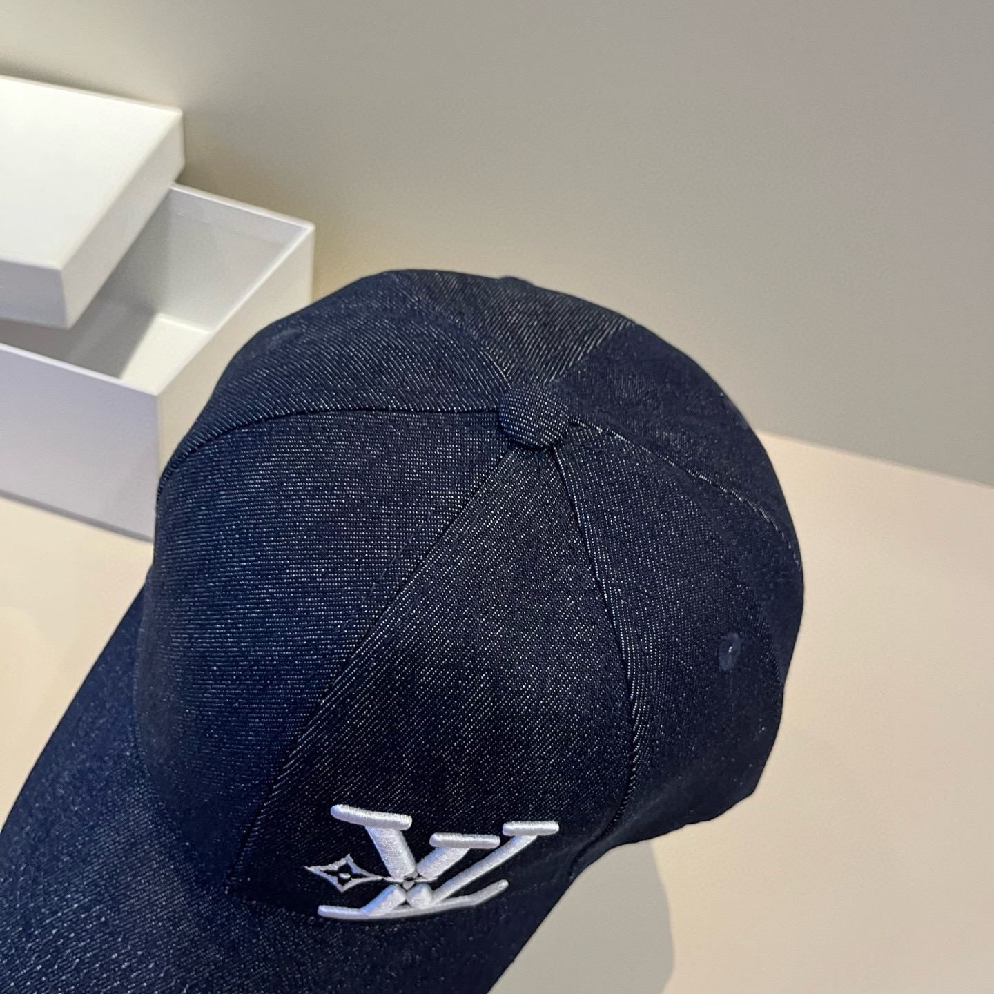 🧢路易威登棒球帽 LouisVuitton😍新款LV棒球帽，重工打造♥️高端大气，百搭款🤗男女通用！跑量