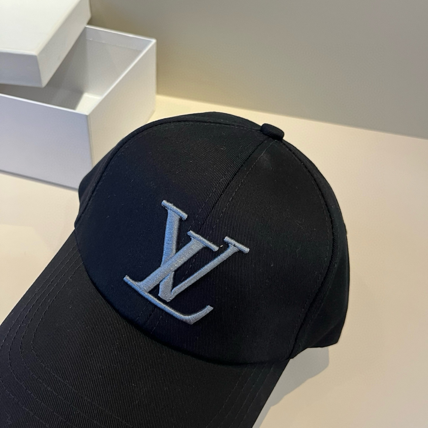 🧢路易威登棒球帽 LouisVuitton😍新款LV棒球帽，重工打造♥️高端大气，百搭款🤗男女通用！跑量