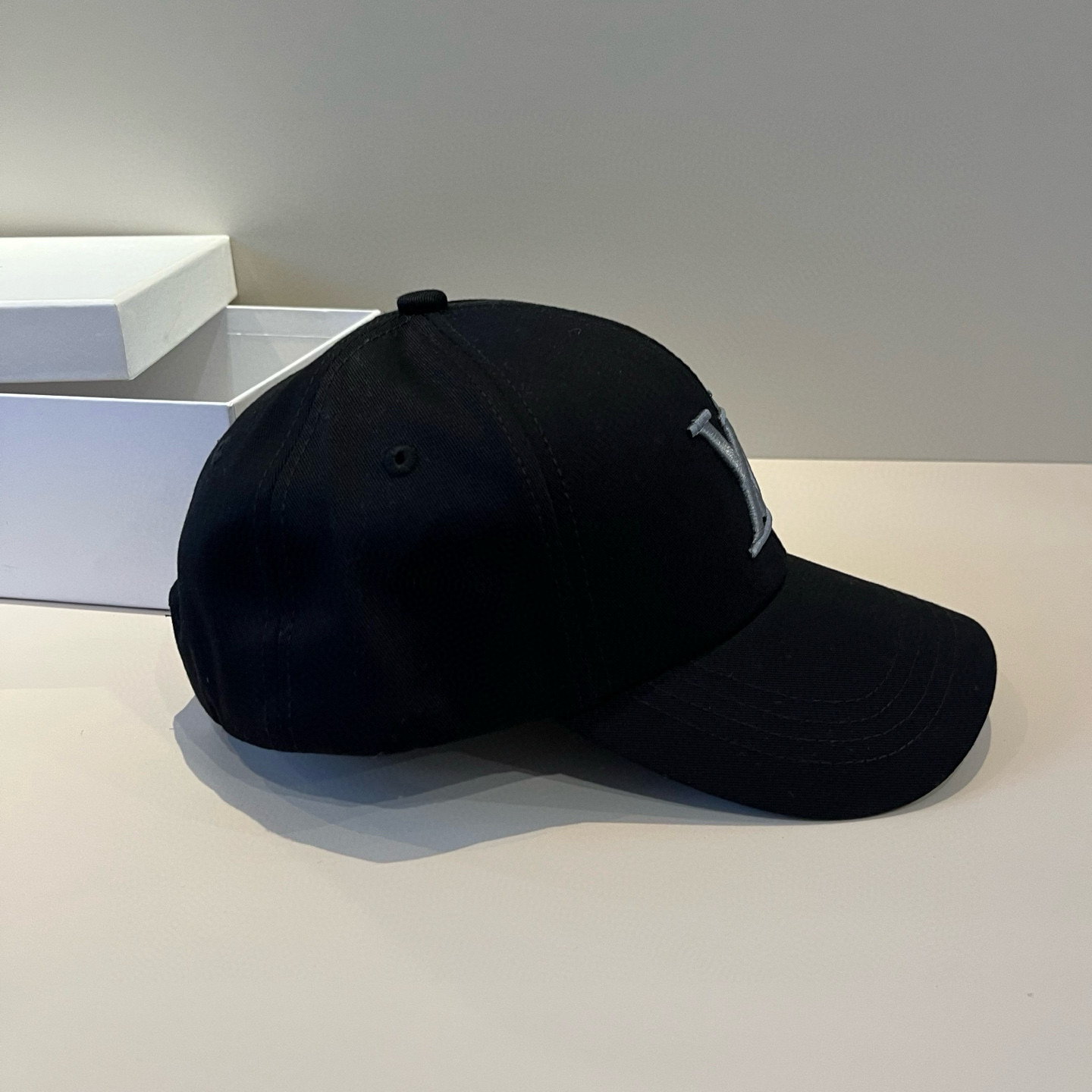 🧢路易威登棒球帽 LouisVuitton😍新款LV棒球帽，重工打造♥️高端大气，百搭款🤗男女通用！跑量