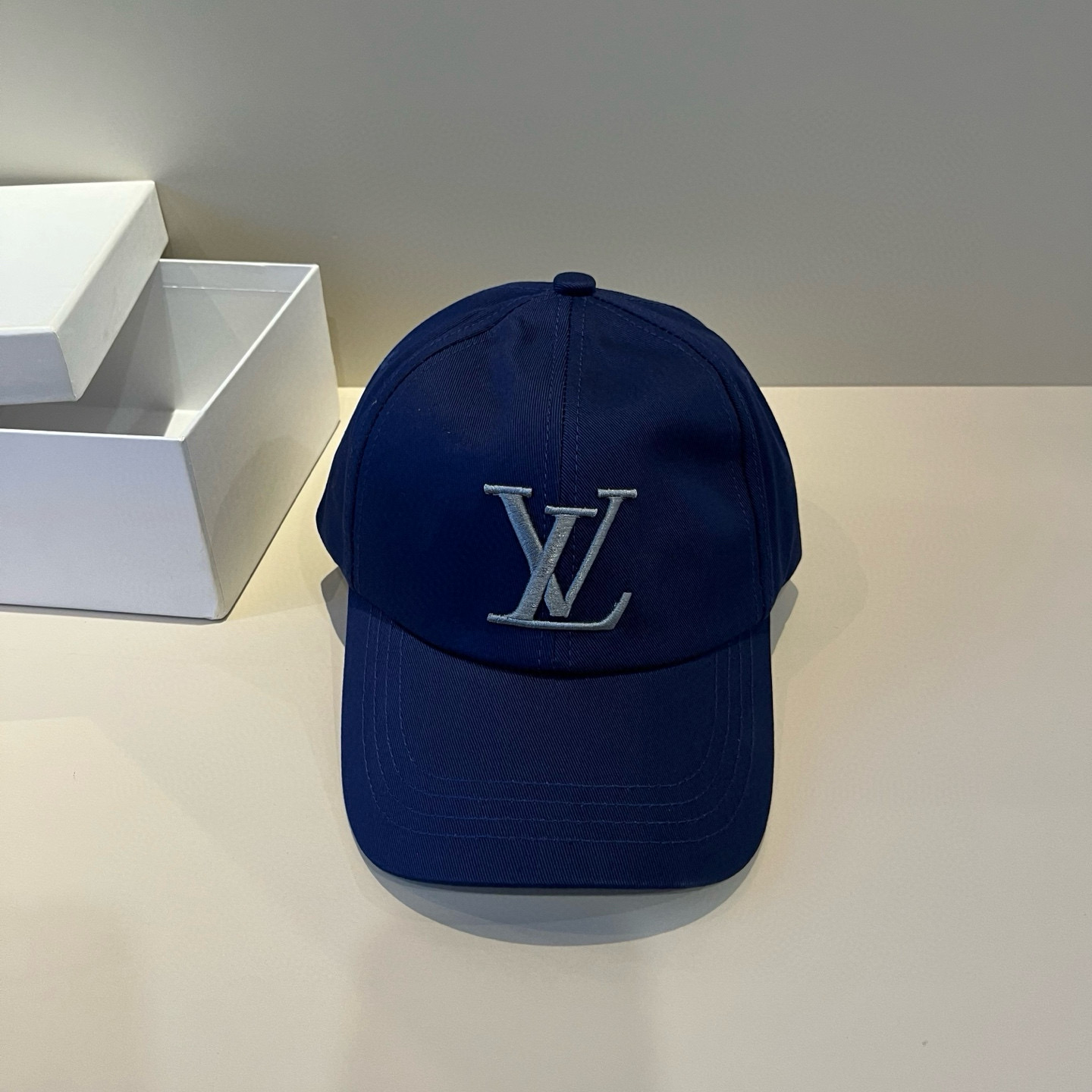 🧢路易威登棒球帽 LouisVuitton😍新款LV棒球帽，重工打造♥️高端大气，百搭款🤗男女通用！跑量
