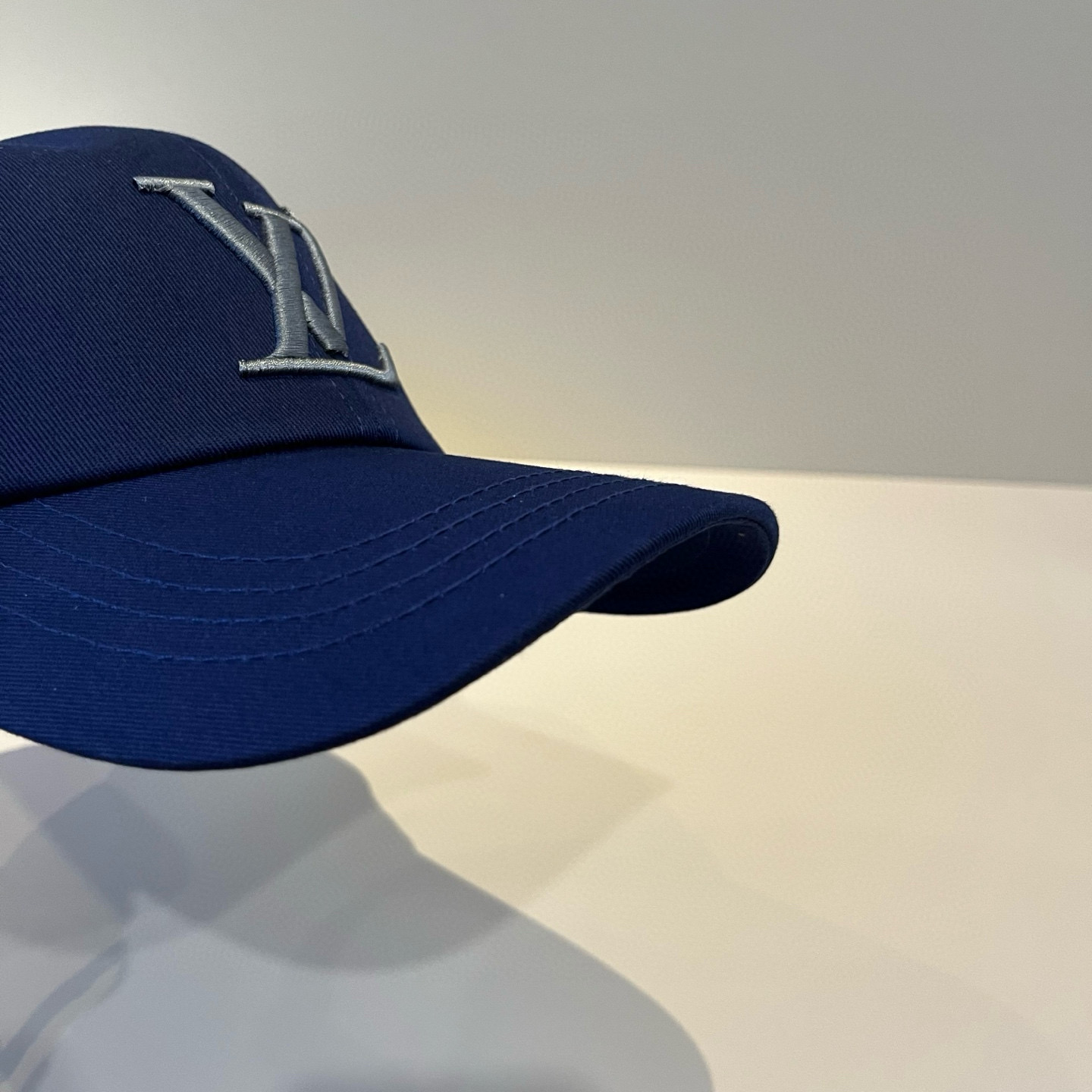 🧢路易威登棒球帽 LouisVuitton😍新款LV棒球帽，重工打造♥️高端大气，百搭款🤗男女通用！跑量