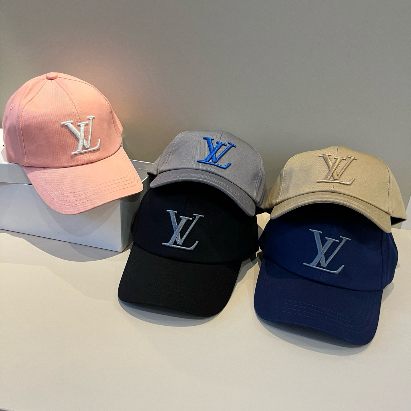 🧢路易威登棒球帽 LouisVuitton😍新款LV棒球帽，重工打造♥️高端大气，百搭款🤗男女通用！跑量