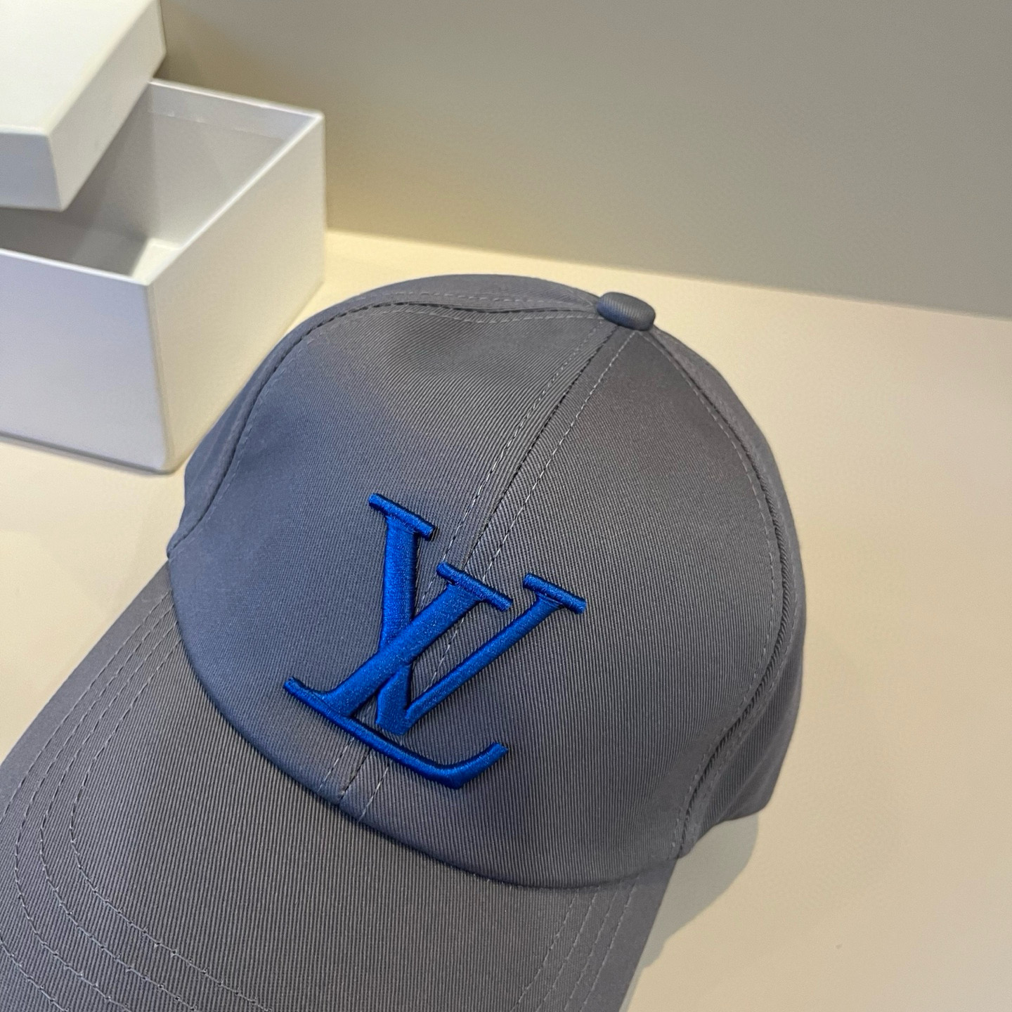 🧢路易威登棒球帽 LouisVuitton😍新款LV棒球帽，重工打造♥️高端大气，百搭款🤗男女通用！跑量