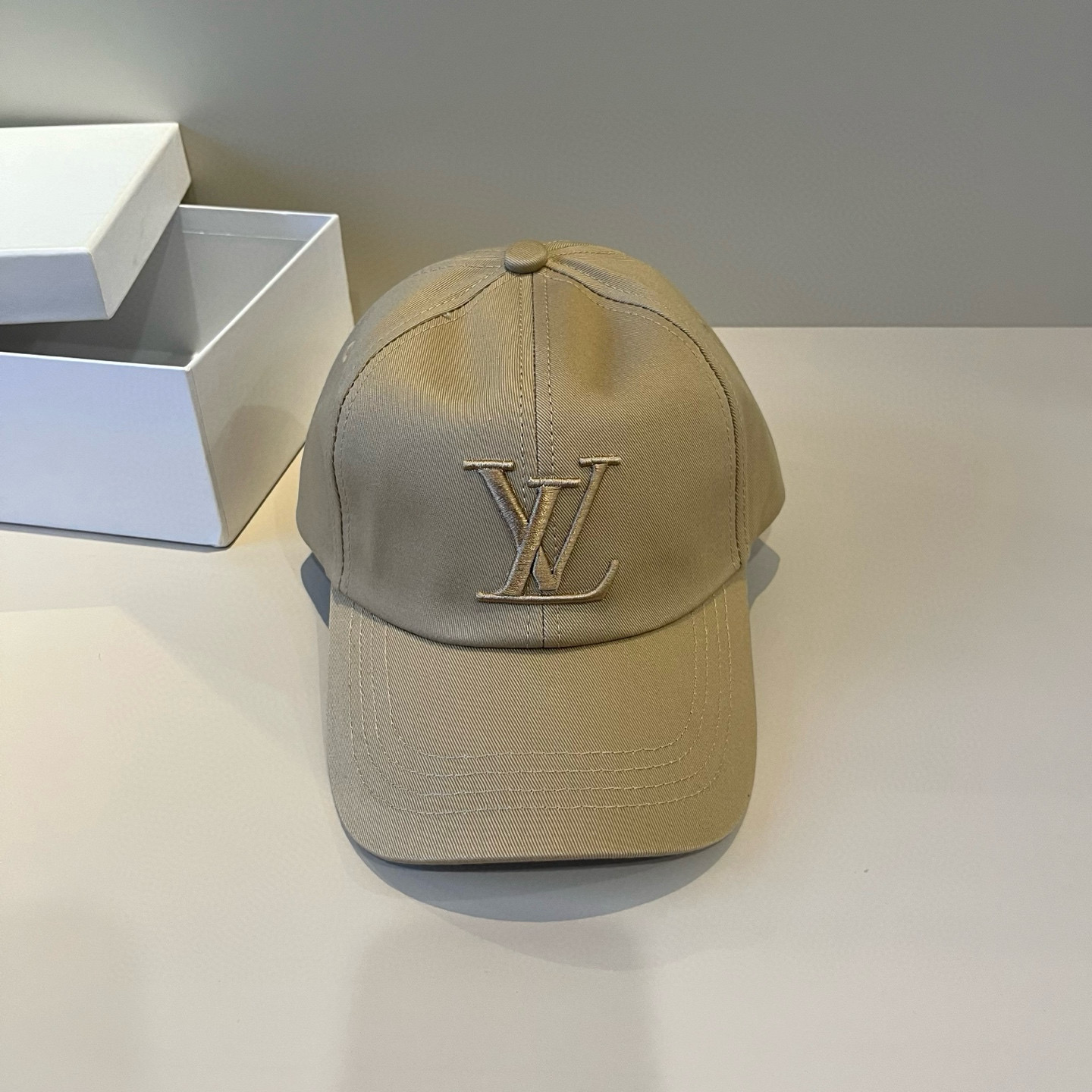 🧢路易威登棒球帽 LouisVuitton😍新款LV棒球帽，重工打造♥️高端大气，百搭款🤗男女通用！跑量