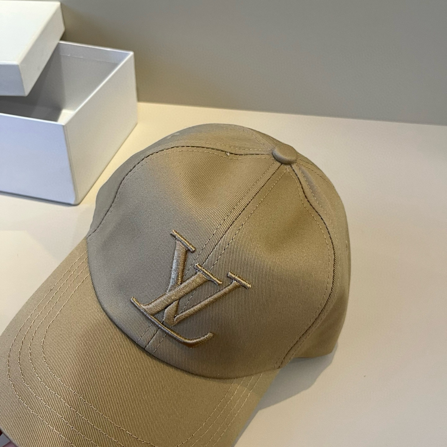 🧢路易威登棒球帽 LouisVuitton😍新款LV棒球帽，重工打造♥️高端大气，百搭款🤗男女通用！跑量
