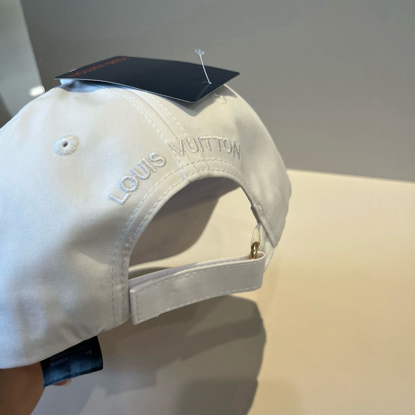 🧢路易威登棒球帽 LouisVuitton😍新款LV棒球帽，重工打造♥️高端大气，百搭款🤗男女通用！跑量