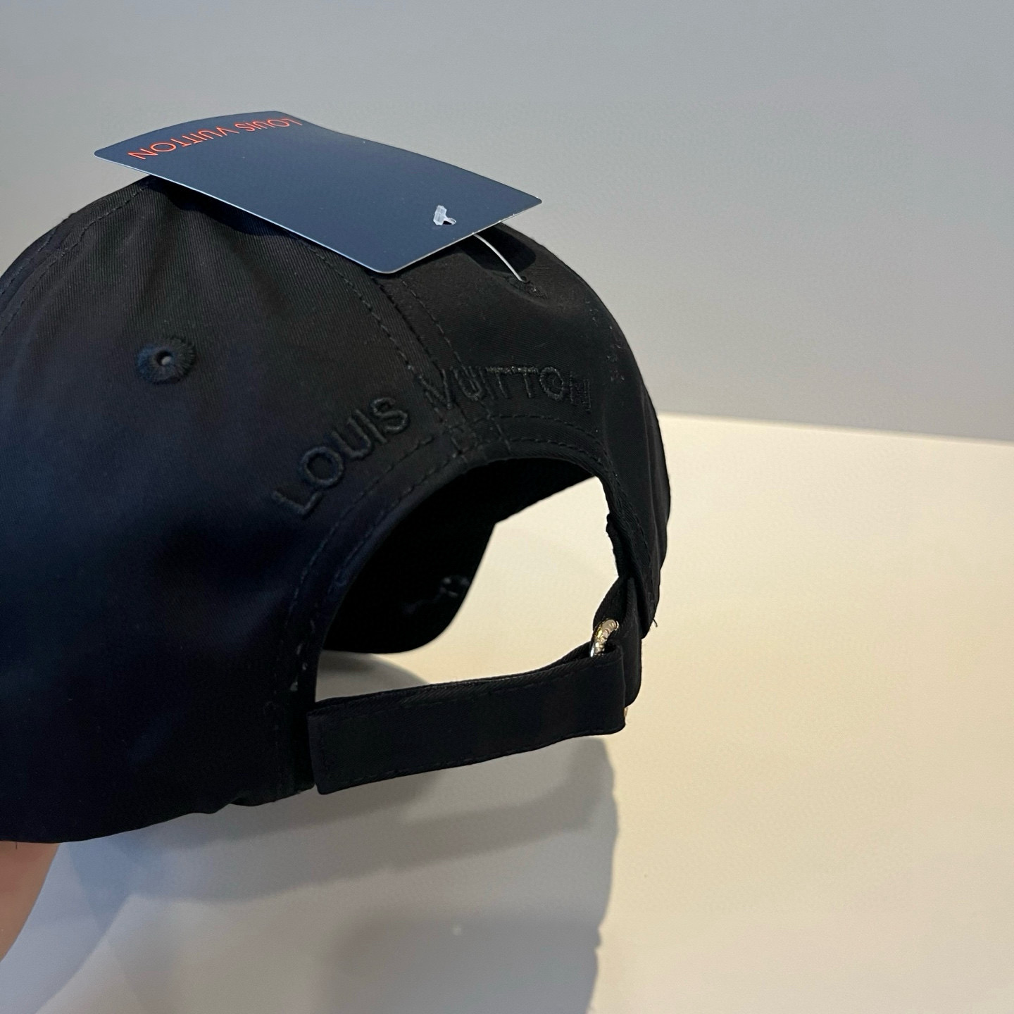 🧢路易威登棒球帽 LouisVuitton😍新款LV棒球帽，重工打造♥️高端大气，百搭款🤗男女通用！跑量