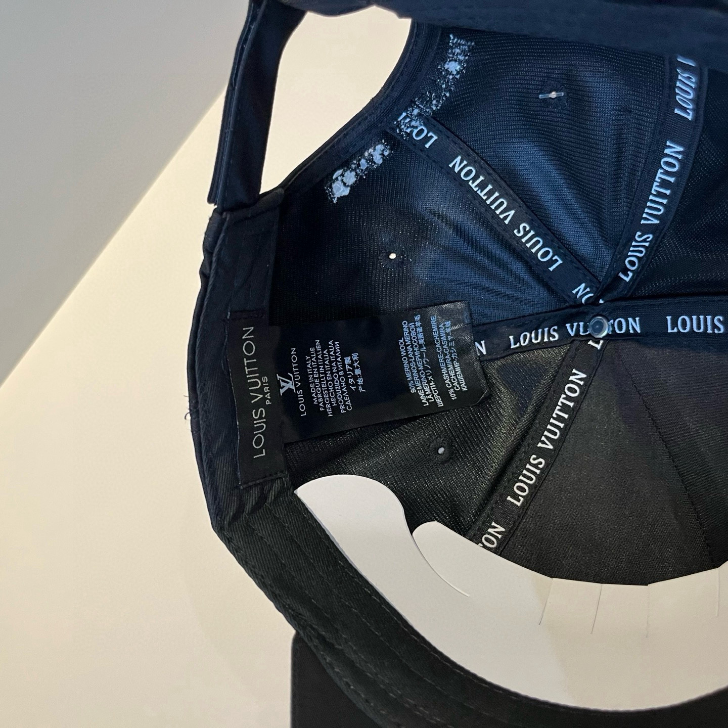 🧢路易威登棒球帽 LouisVuitton😍新款LV棒球帽，重工打造♥️高端大气，百搭款🤗男女通用！跑量