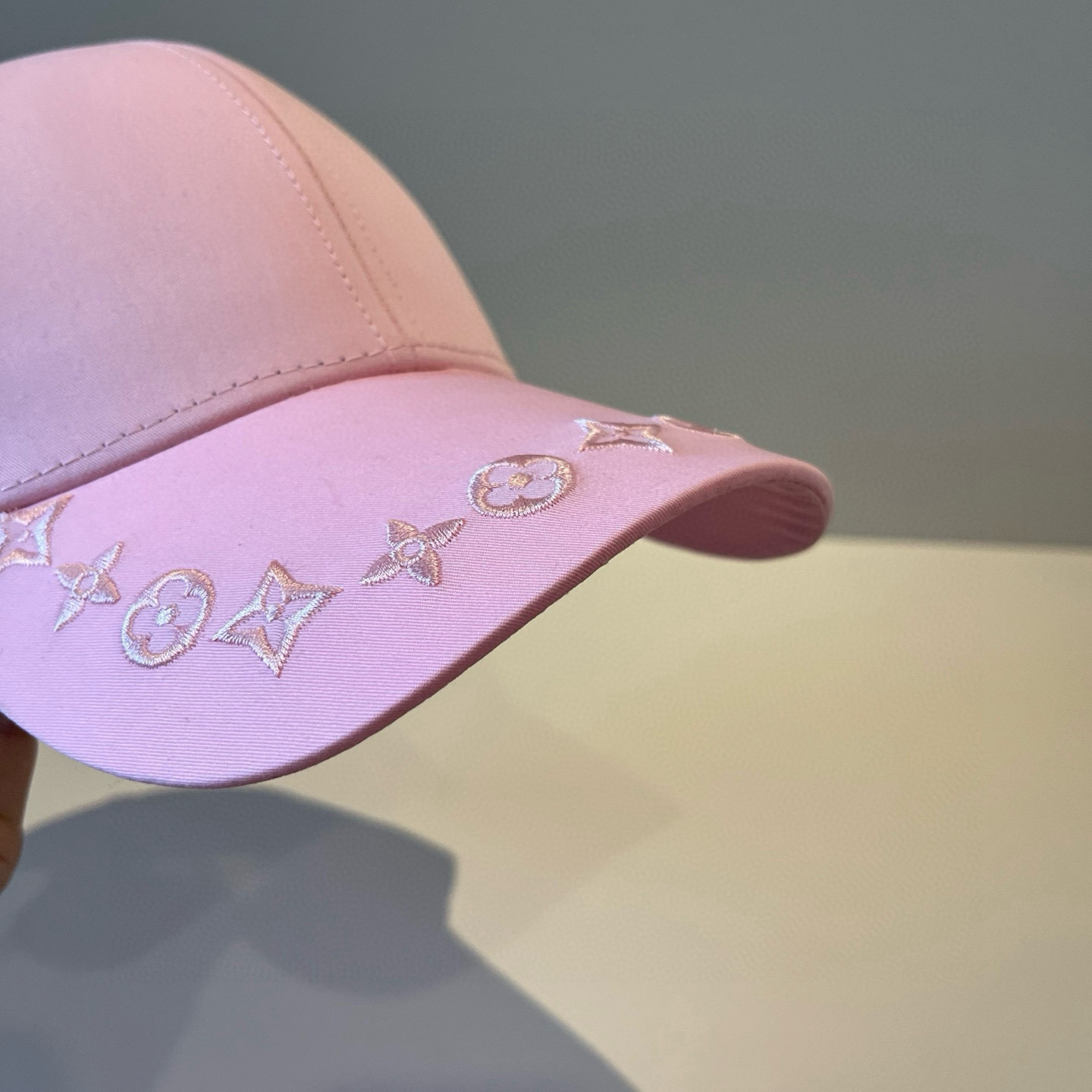 🧢路易威登棒球帽 LouisVuitton😍新款LV棒球帽，重工打造♥️高端大气，百搭款🤗男女通用！跑量