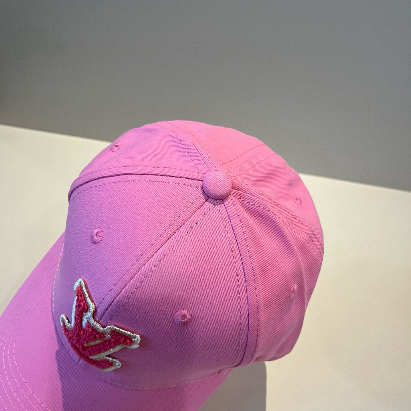 🧢路易威登棒球帽 LouisVuitton😍新款LV棒球帽，重工打造♥️高端大气，百搭款🤗男女通用！跑量