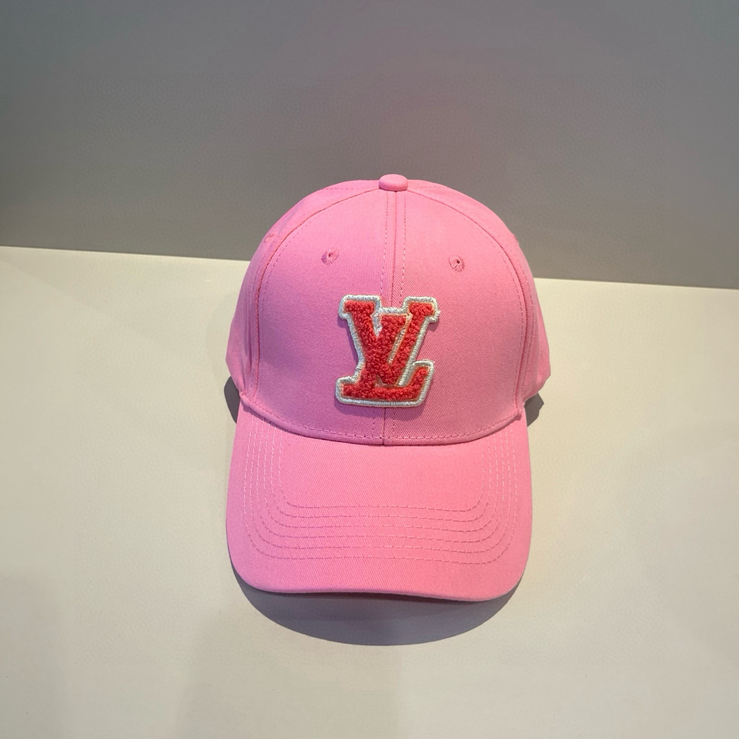 🧢路易威登棒球帽 LouisVuitton😍新款LV棒球帽，重工打造♥️高端大气，百搭款🤗男女通用！跑量