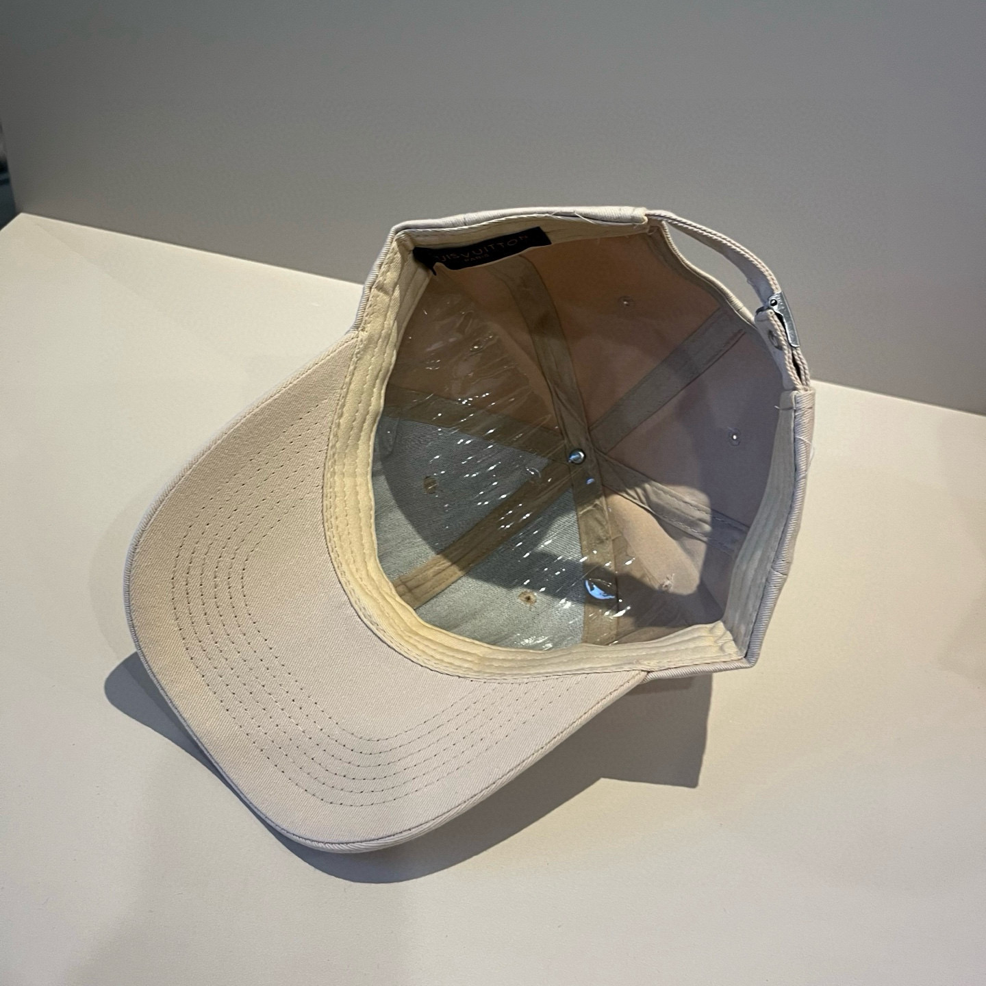 🧢路易威登棒球帽 LouisVuitton😍新款LV棒球帽，重工打造♥️高端大气，百搭款🤗男女通用！跑量