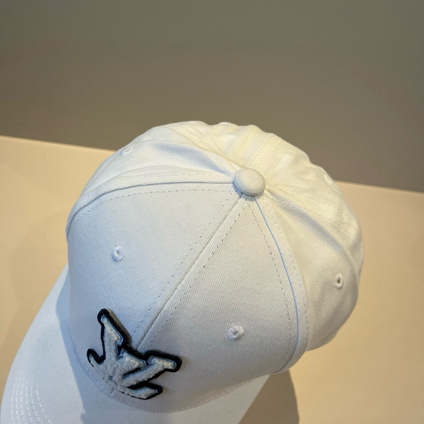 🧢路易威登棒球帽 LouisVuitton😍新款LV棒球帽，重工打造♥️高端大气，百搭款🤗男女通用！跑量