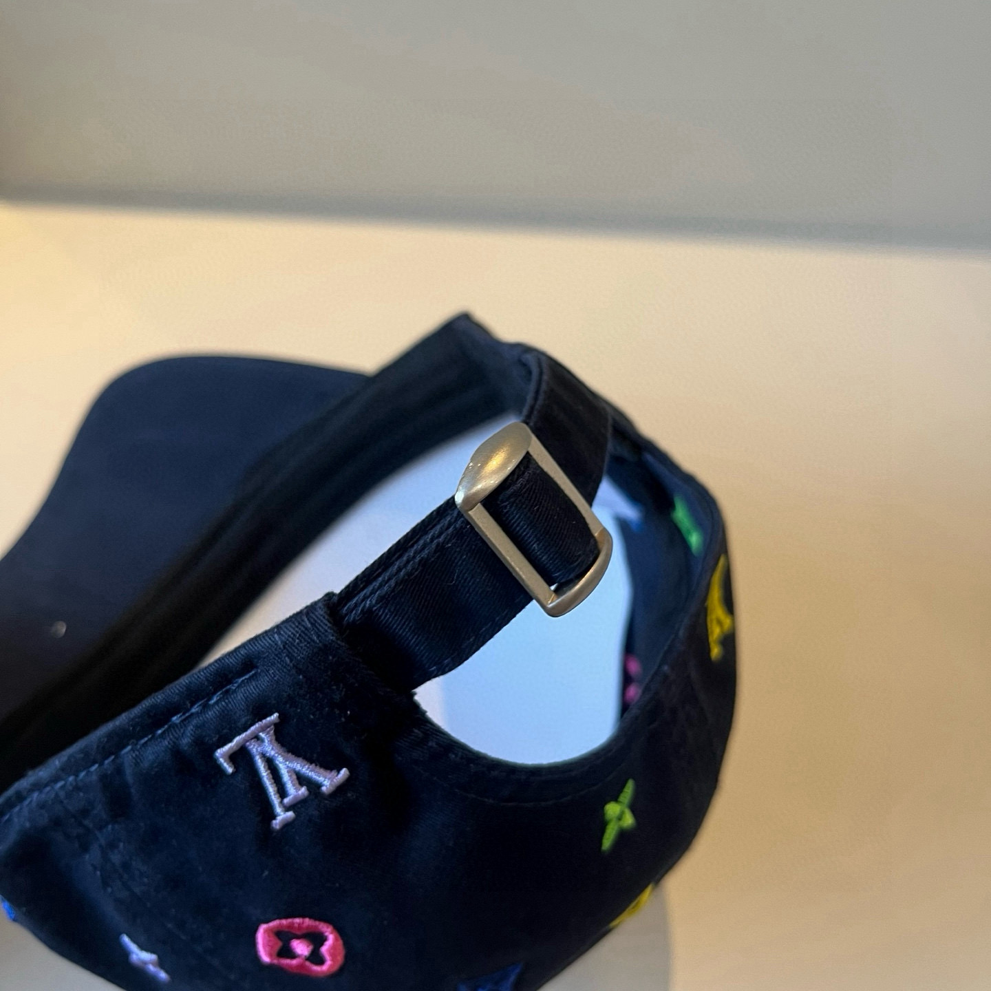 🧢路易威登棒球帽 LouisVuitton😍新款LV棒球帽，重工打造♥️高端大气，百搭款🤗男女通用！跑量