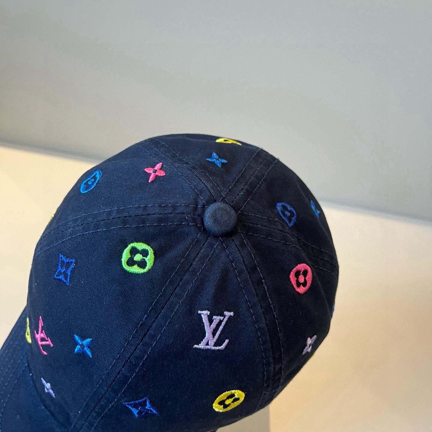 🧢路易威登棒球帽 LouisVuitton😍新款LV棒球帽，重工打造♥️高端大气，百搭款🤗男女通用！跑量