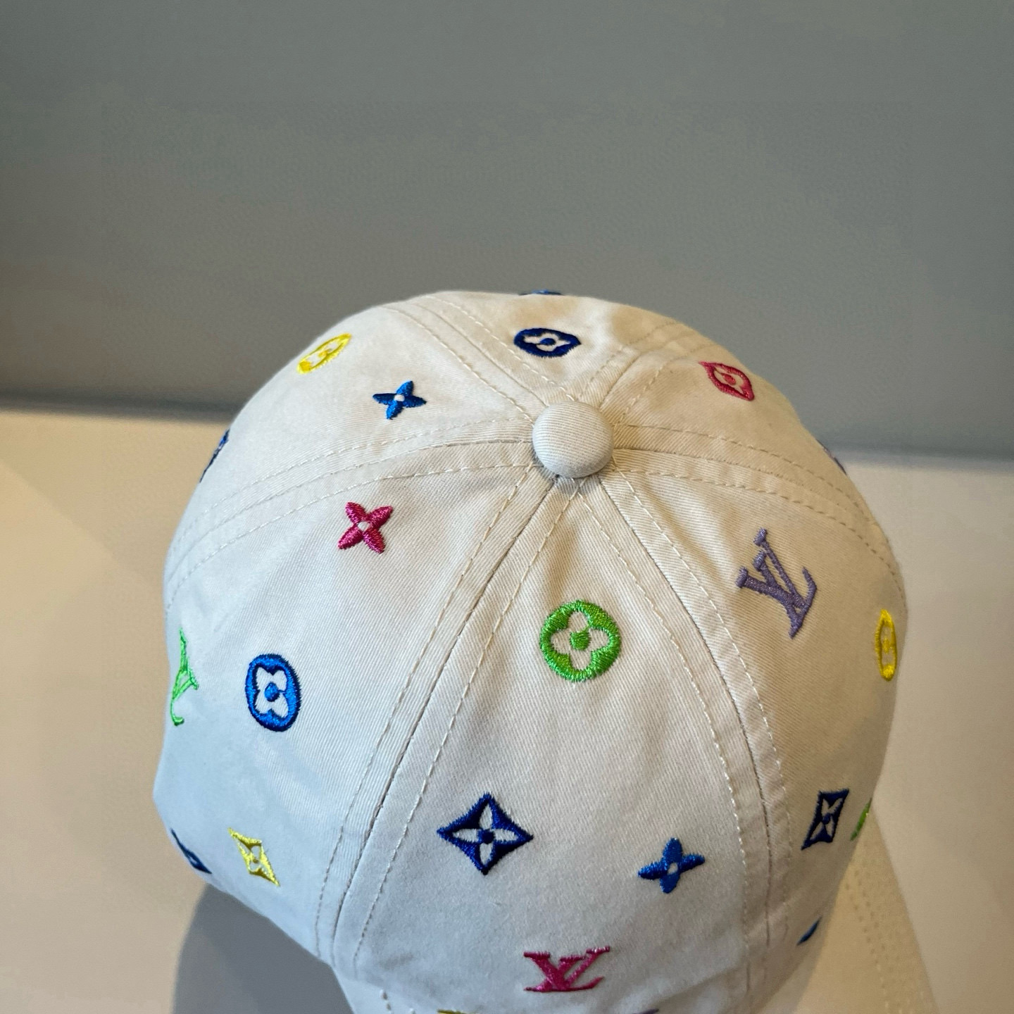 🧢路易威登棒球帽 LouisVuitton😍新款LV棒球帽，重工打造♥️高端大气，百搭款🤗男女通用！跑量