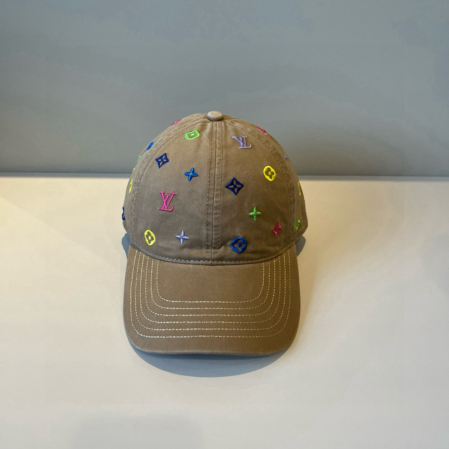 🧢路易威登棒球帽 LouisVuitton😍新款LV棒球帽，重工打造♥️高端大气，百搭款🤗男女通用！跑量