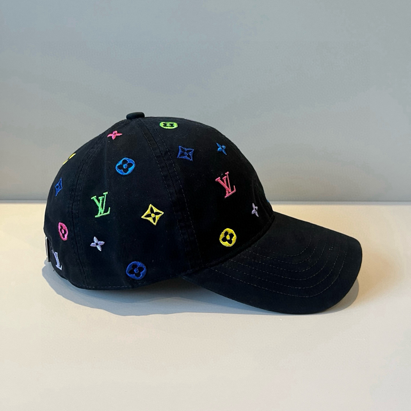 🧢路易威登棒球帽 LouisVuitton😍新款LV棒球帽，重工打造♥️高端大气，百搭款🤗男女通用！跑量