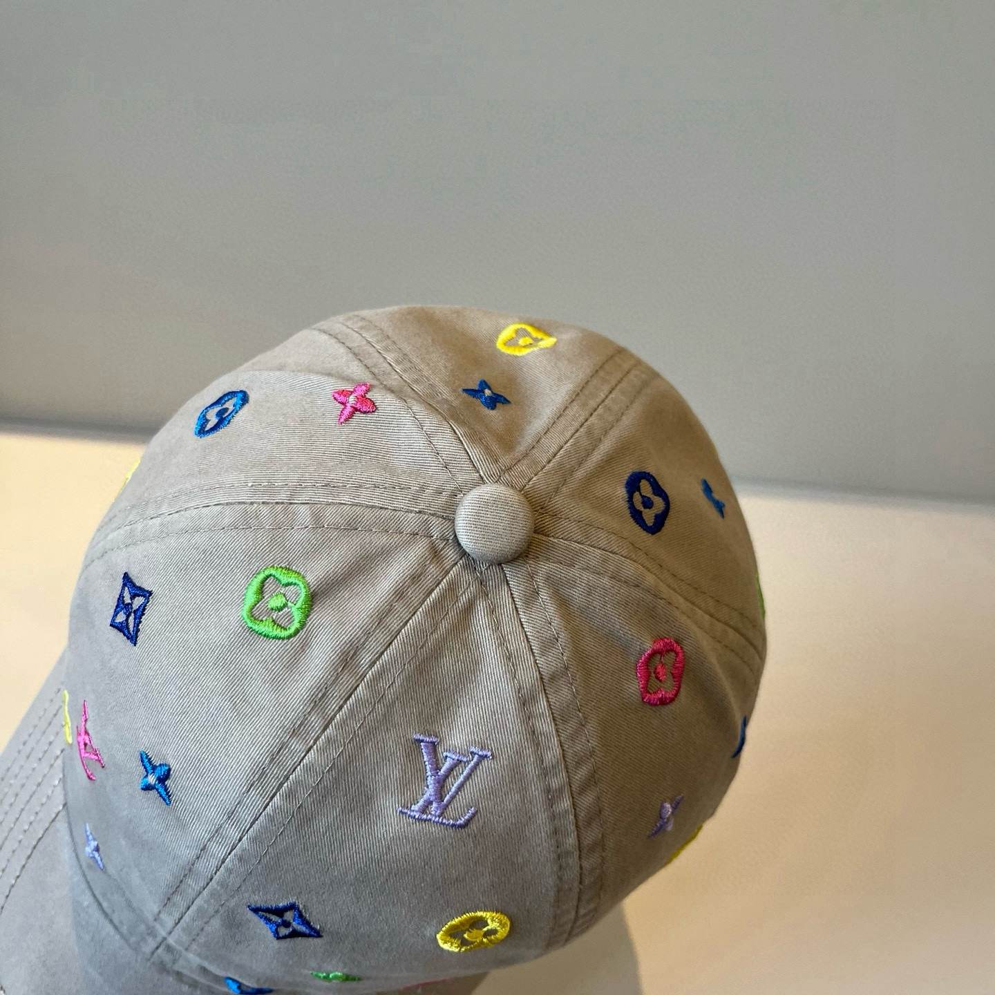 🧢路易威登棒球帽 LouisVuitton😍新款LV棒球帽，重工打造♥️高端大气，百搭款🤗男女通用！跑量