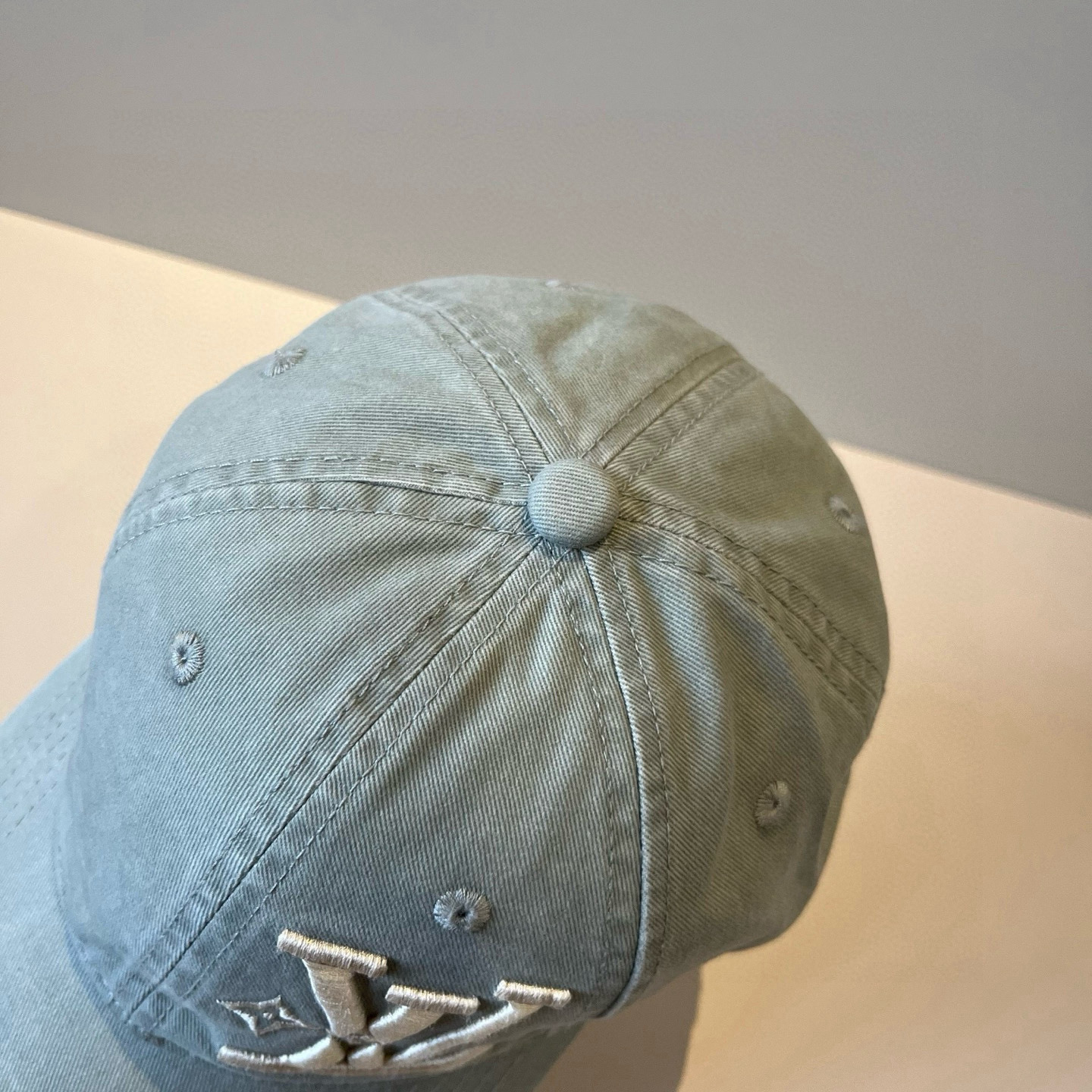 🧢路易威登棒球帽 LouisVuitton😍新款LV棒球帽，重工打造♥️高端大气，百搭款🤗男女通用！跑量