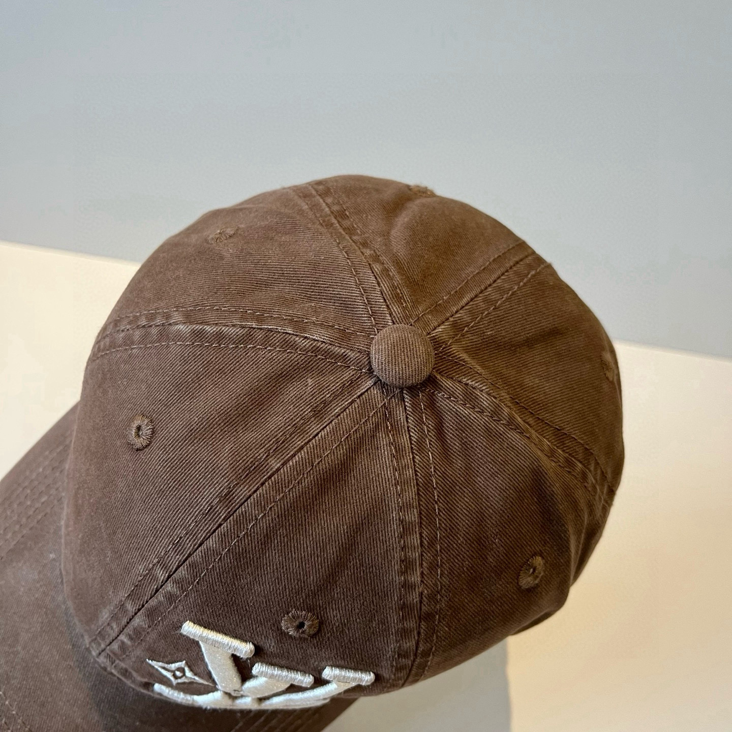 🧢路易威登棒球帽 LouisVuitton😍新款LV棒球帽，重工打造♥️高端大气，百搭款🤗男女通用！跑量