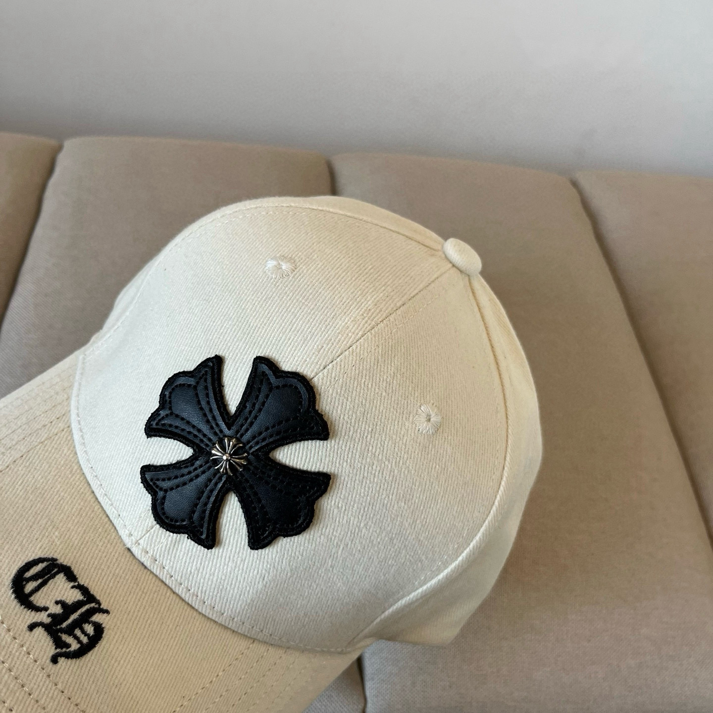  克罗心最新时尚前卫的休闲设计风格，戴上头就是这样好看看哦，做工精细，男女同款！