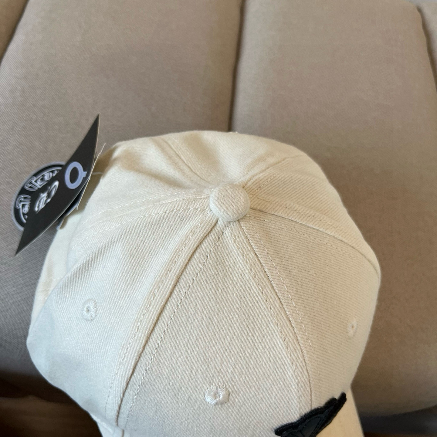  克罗心最新时尚前卫的休闲设计风格，戴上头就是这样好看看哦，做工精细，男女同款！