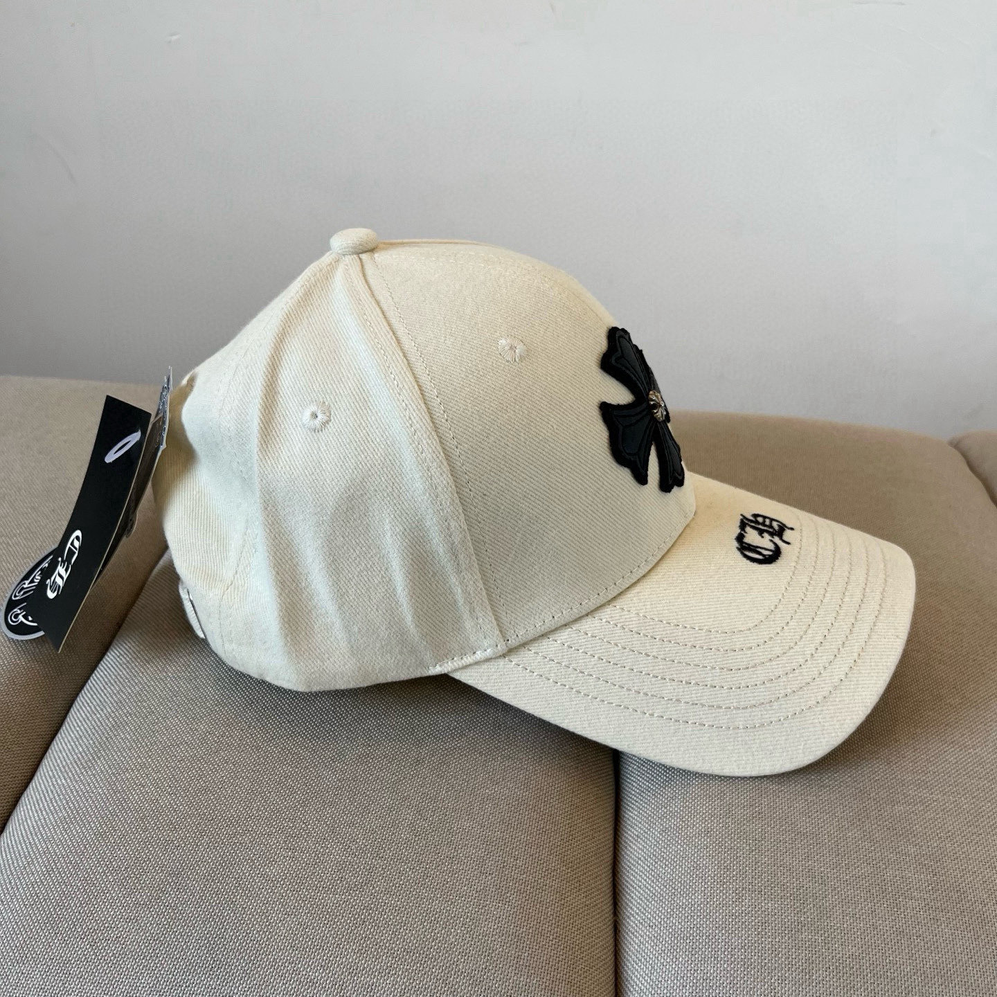  克罗心最新时尚前卫的休闲设计风格，戴上头就是这样好看看哦，做工精细，男女同款！